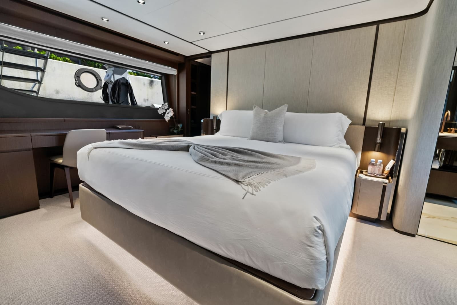 2023 Ferretti Yachts 860