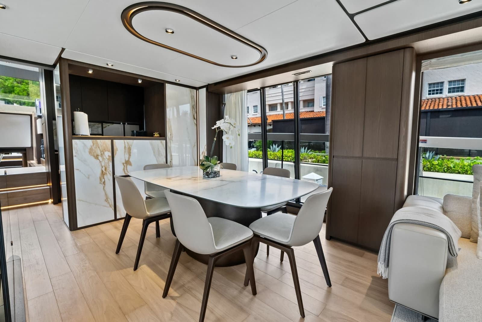 2023 Ferretti Yachts 860