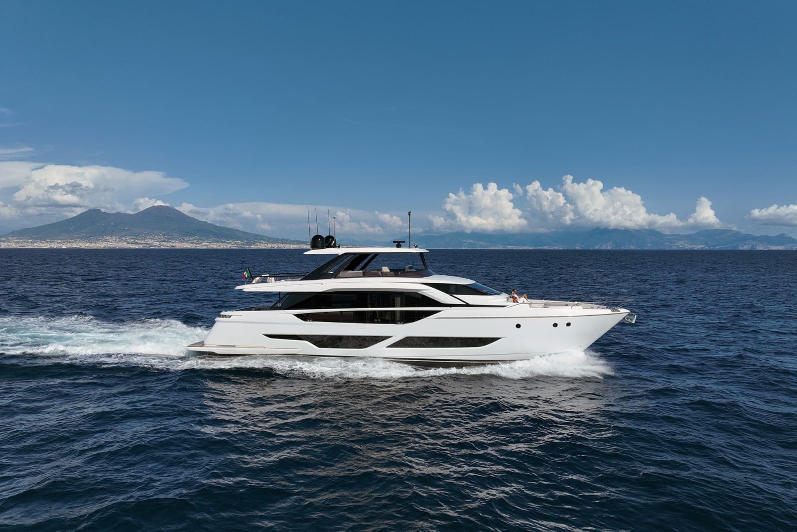 2023 Ferretti Yachts 860