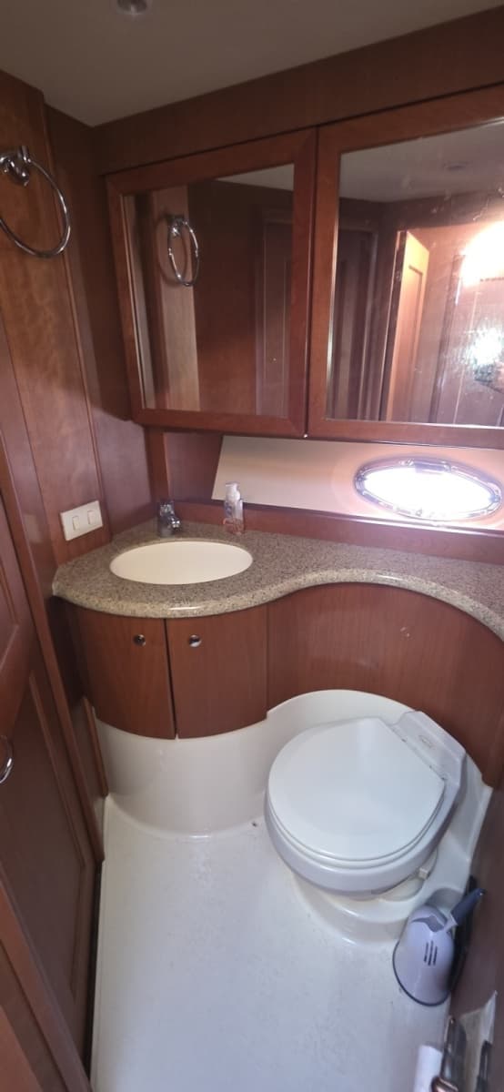 2006 Silverton 39 Motor Yacht - Photo 36