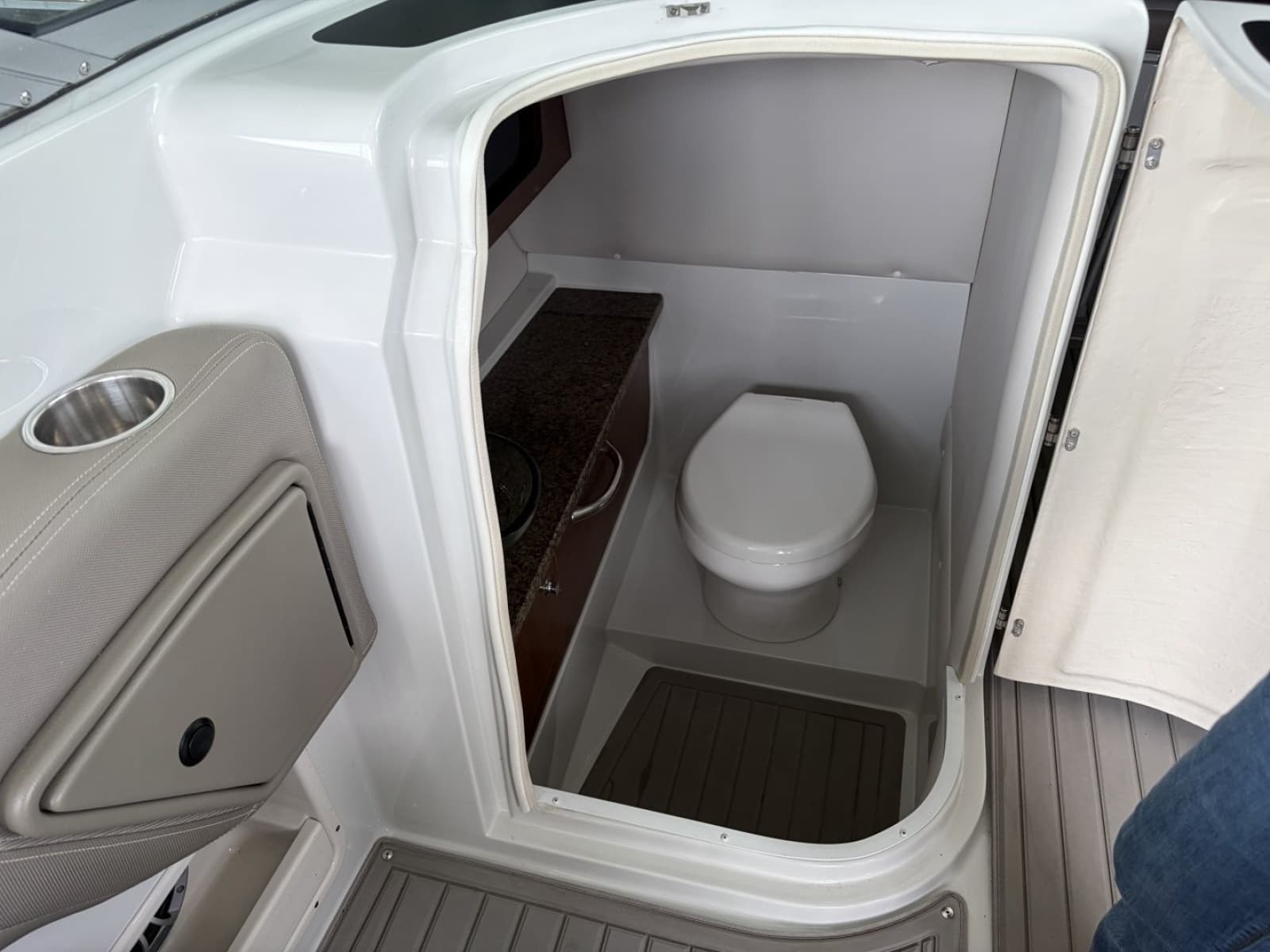 2018 Crownline Eclipse E30 - Photo 34