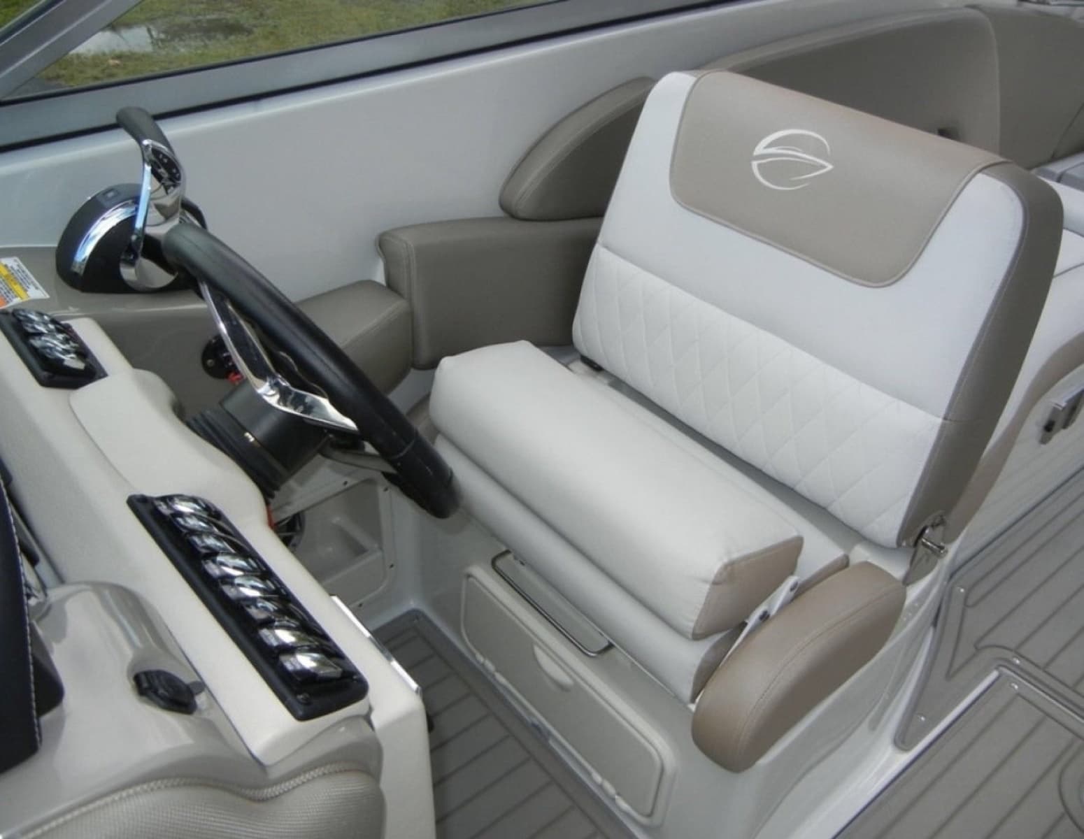2018 Crownline Eclipse E30 - Photo 8