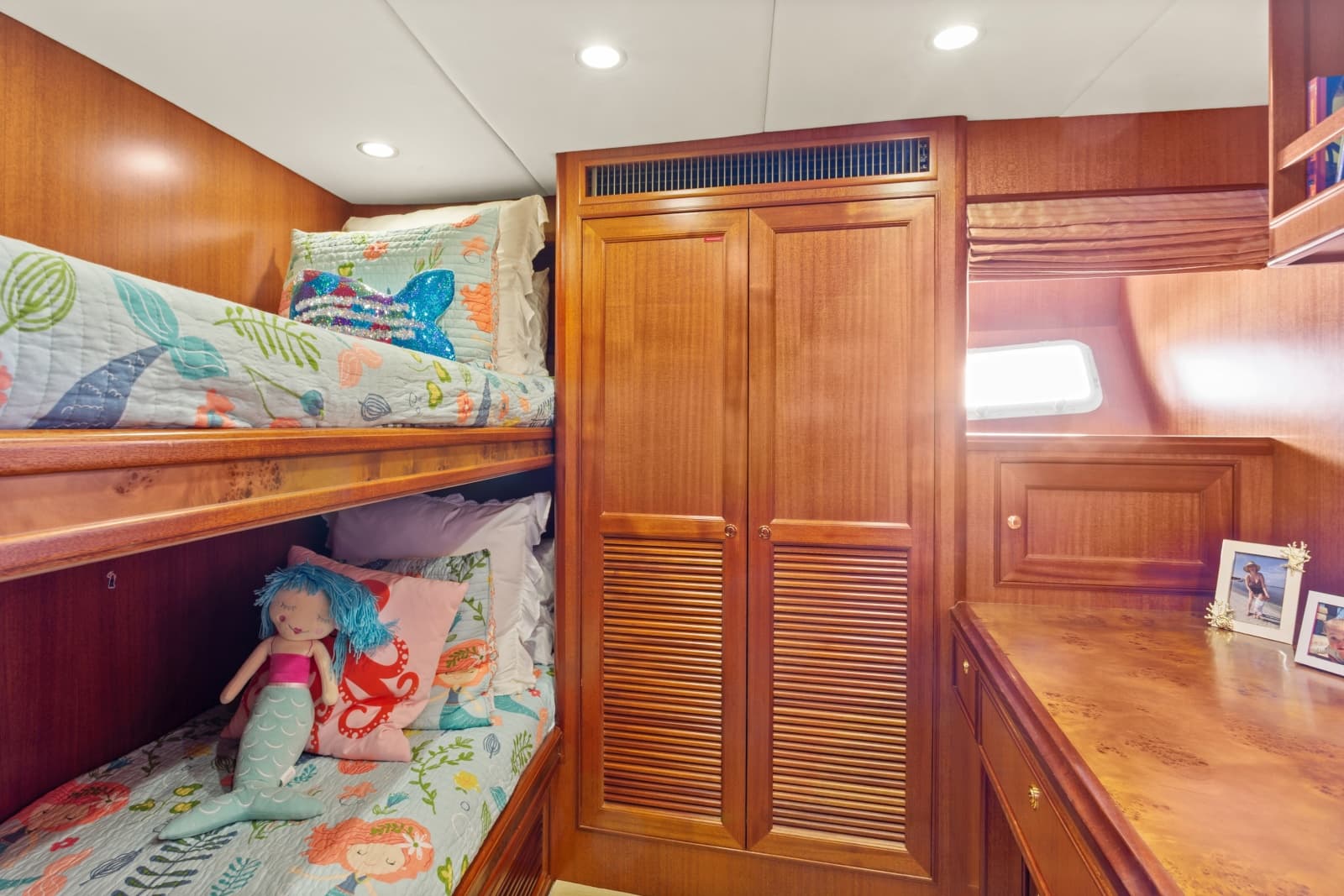 2005 Offshore Yachts Offshore 66 - Photo 23