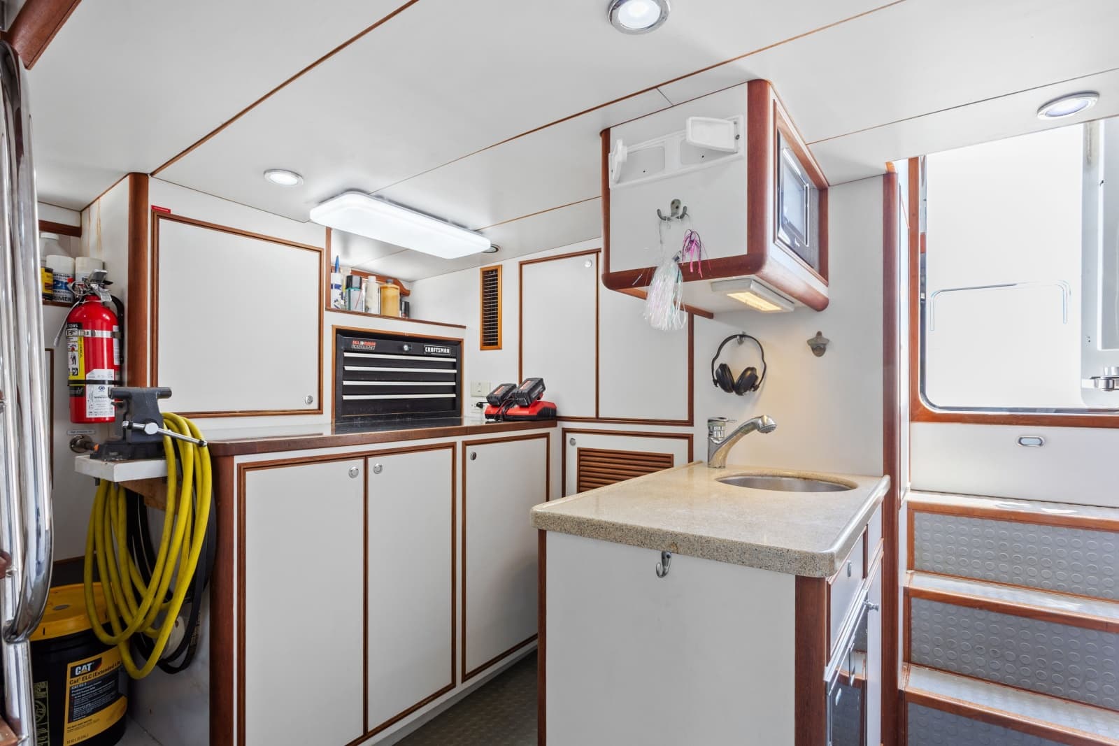 2005 Offshore Yachts Offshore 66 - Photo 42