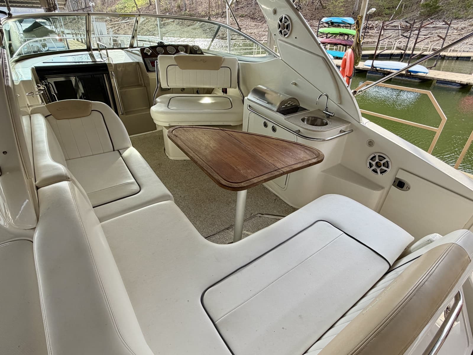 2009 Sea Ray 270 Sundancer