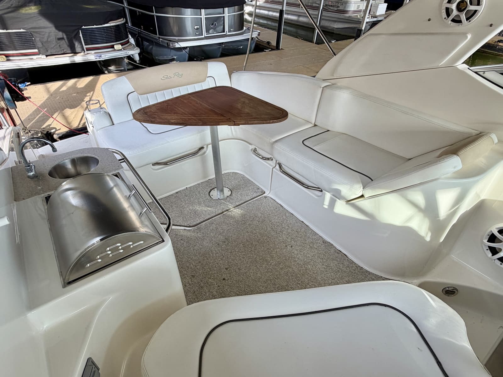 2009 Sea Ray 270 Sundancer