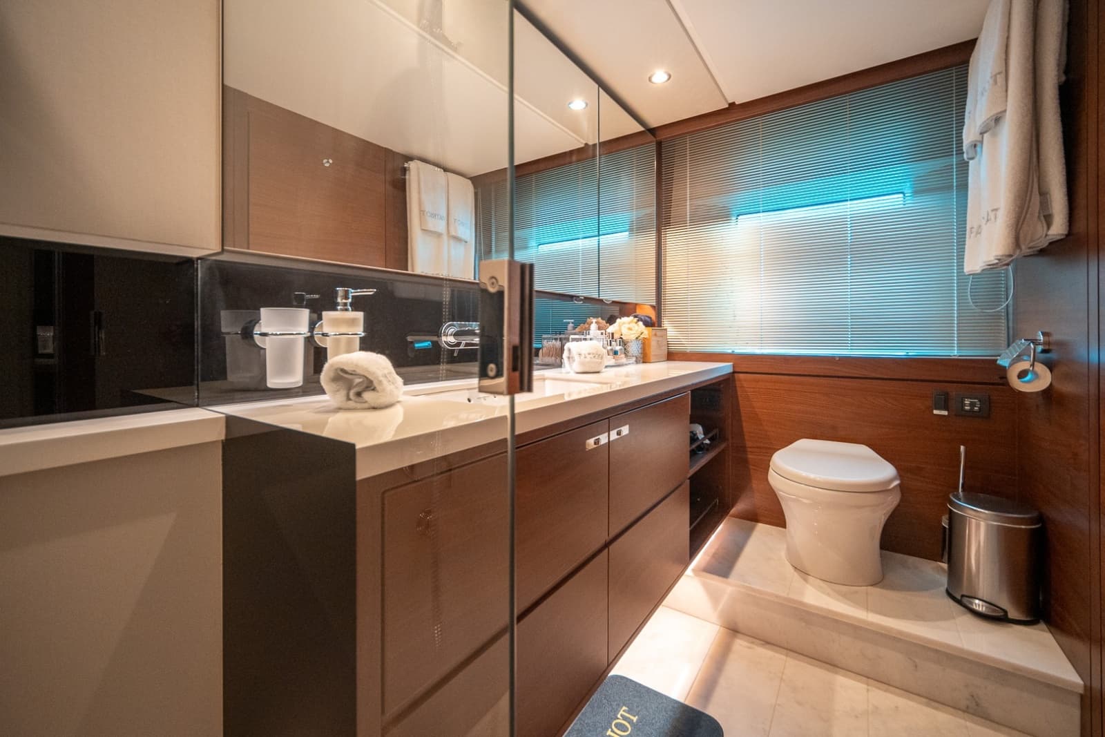 2017 Princess 68 Flybridge - Photo 44