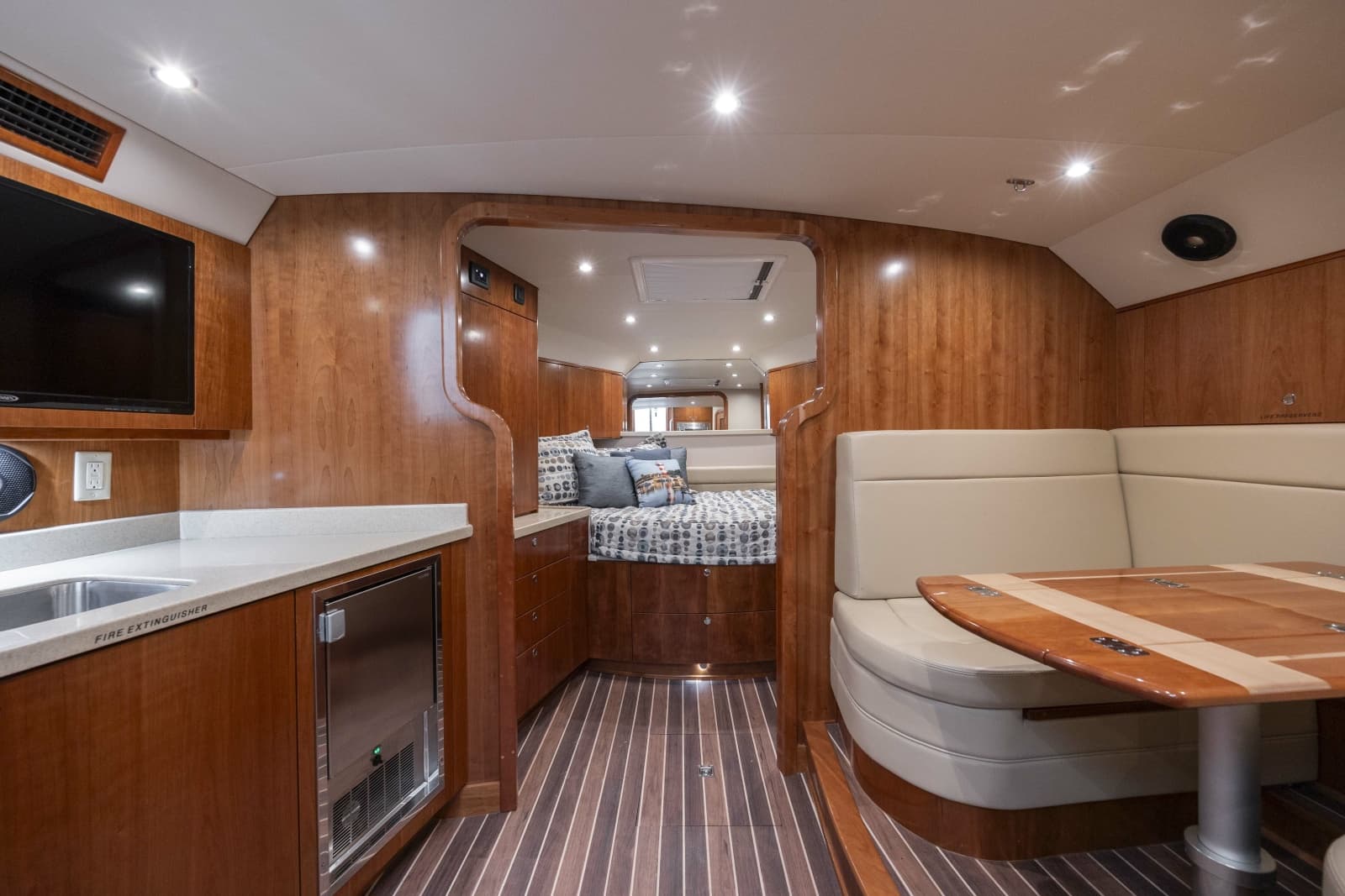 2019 Albemarle 410 Express Fisherman