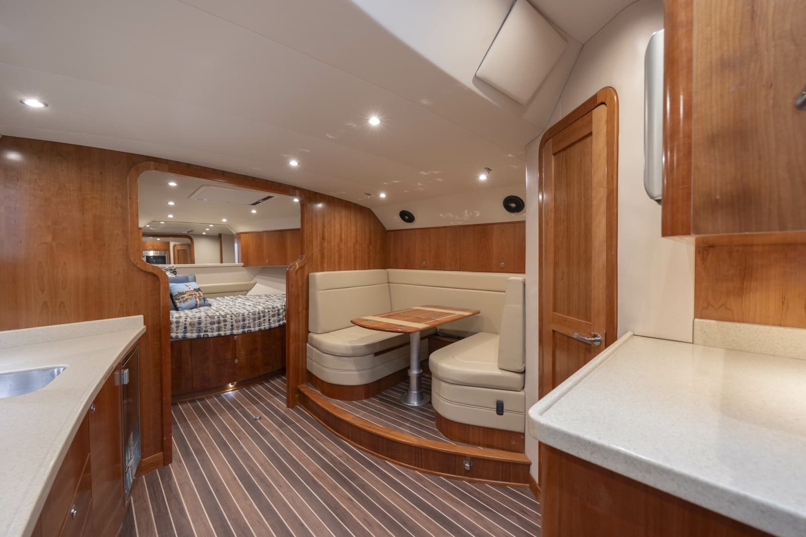 2019 Albemarle 410 Express Fisherman