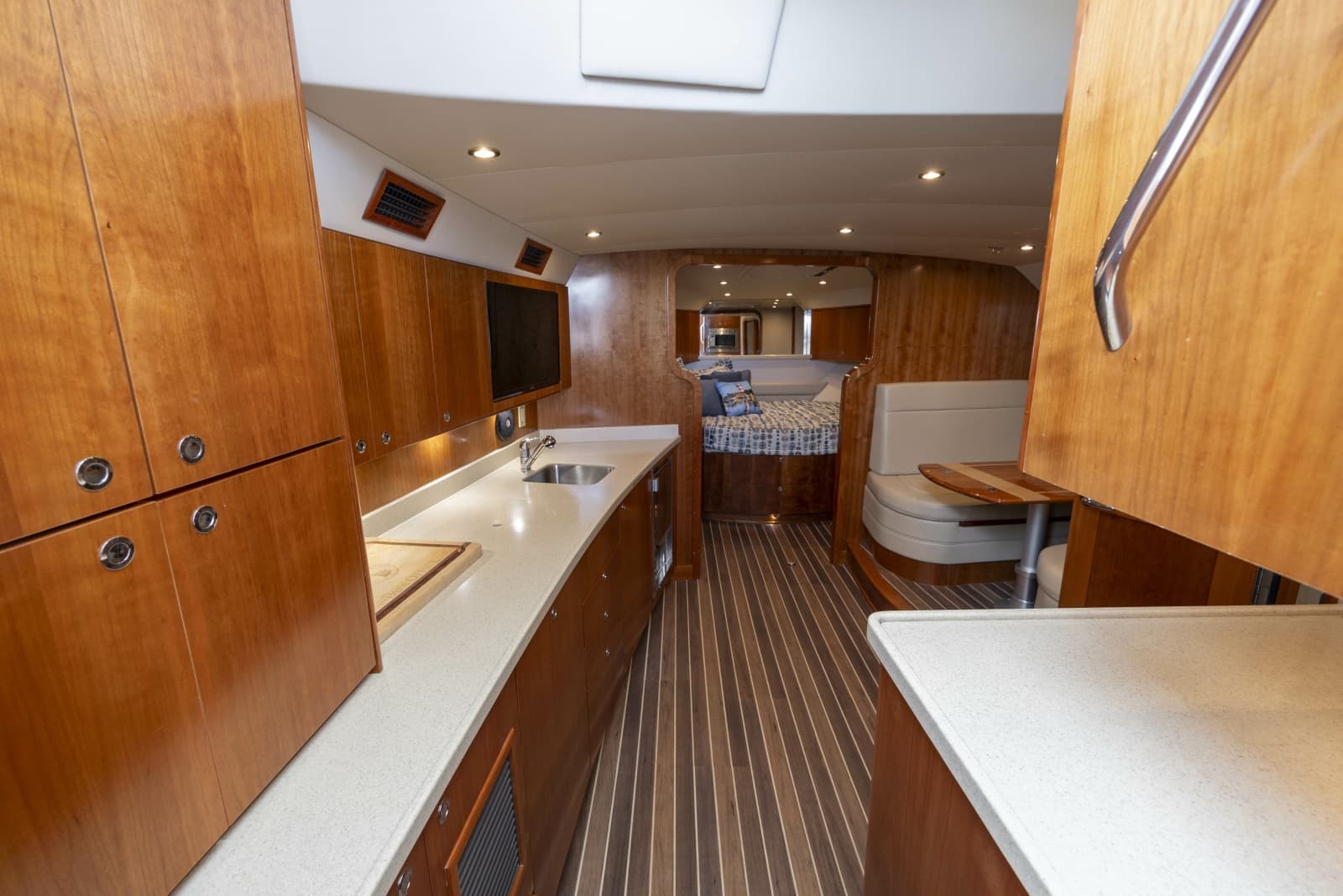 2019 Albemarle 410 Express Fisherman
