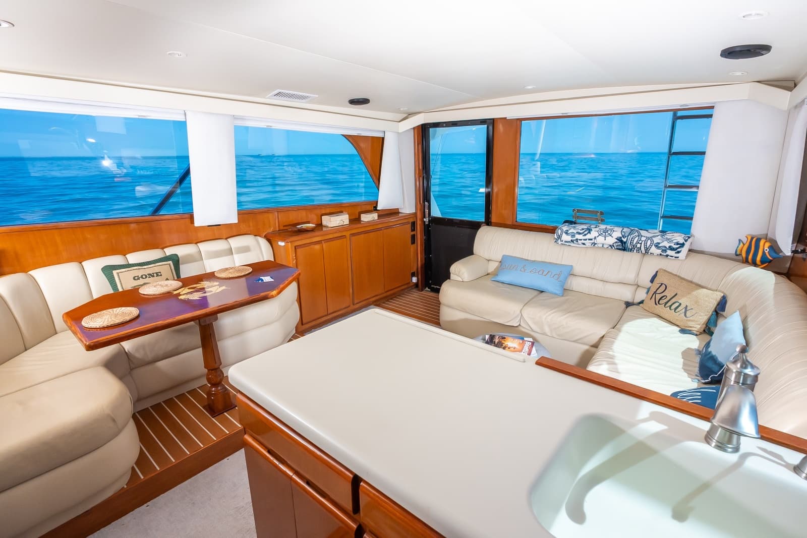 1998 Viking 47 Convertible - Photo 32