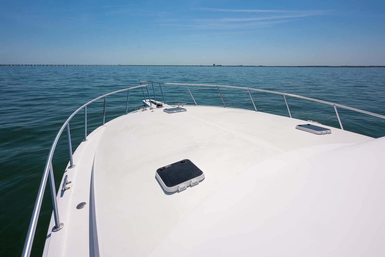 1998 Viking 47 Convertible - Photo 28