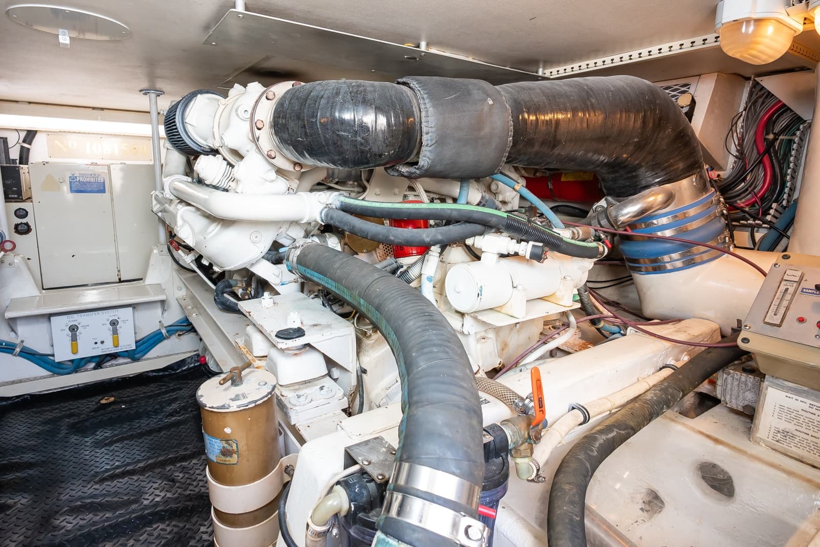 1998 Viking 47 Convertible - Photo 47