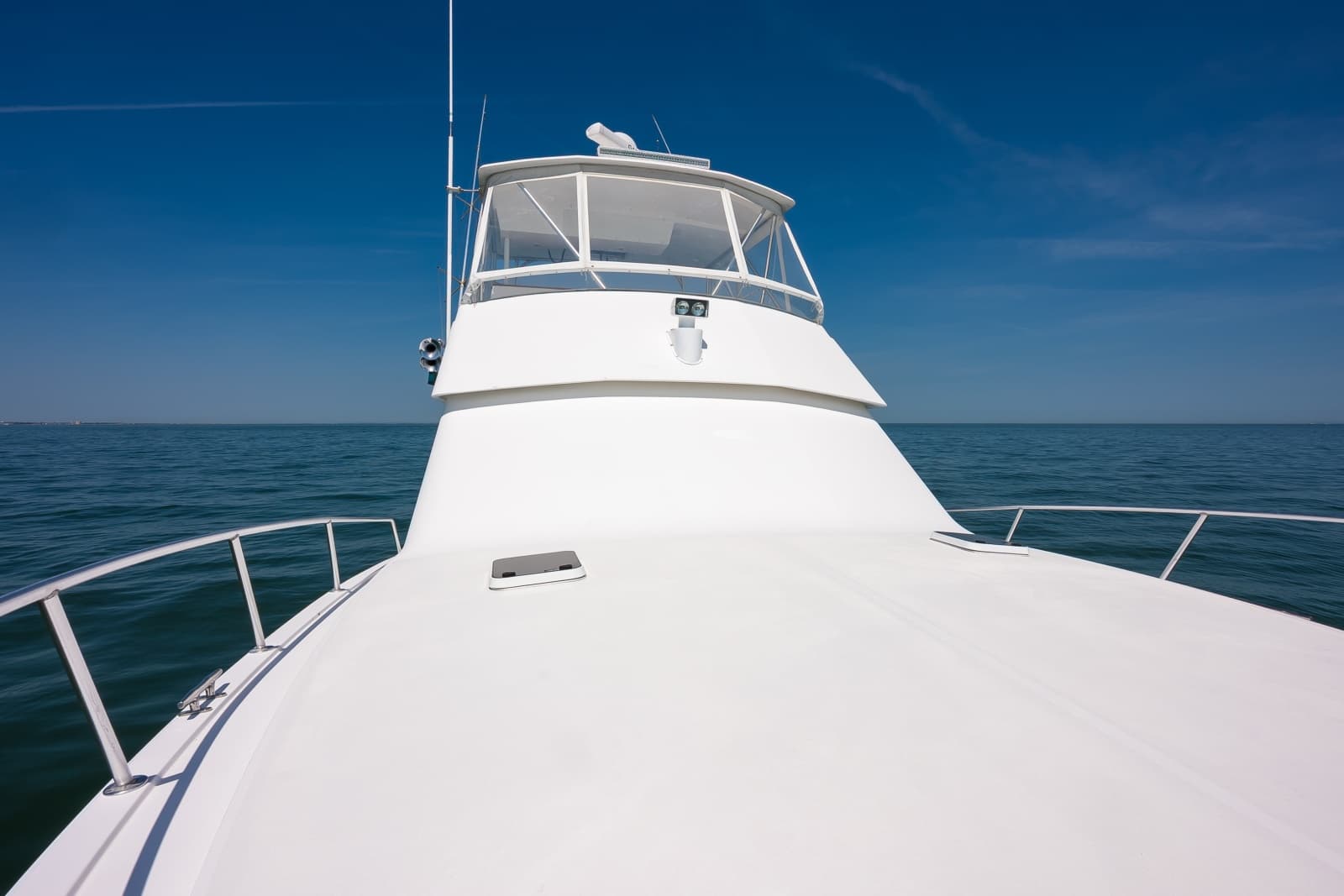 1998 Viking 47 Convertible - Photo 26