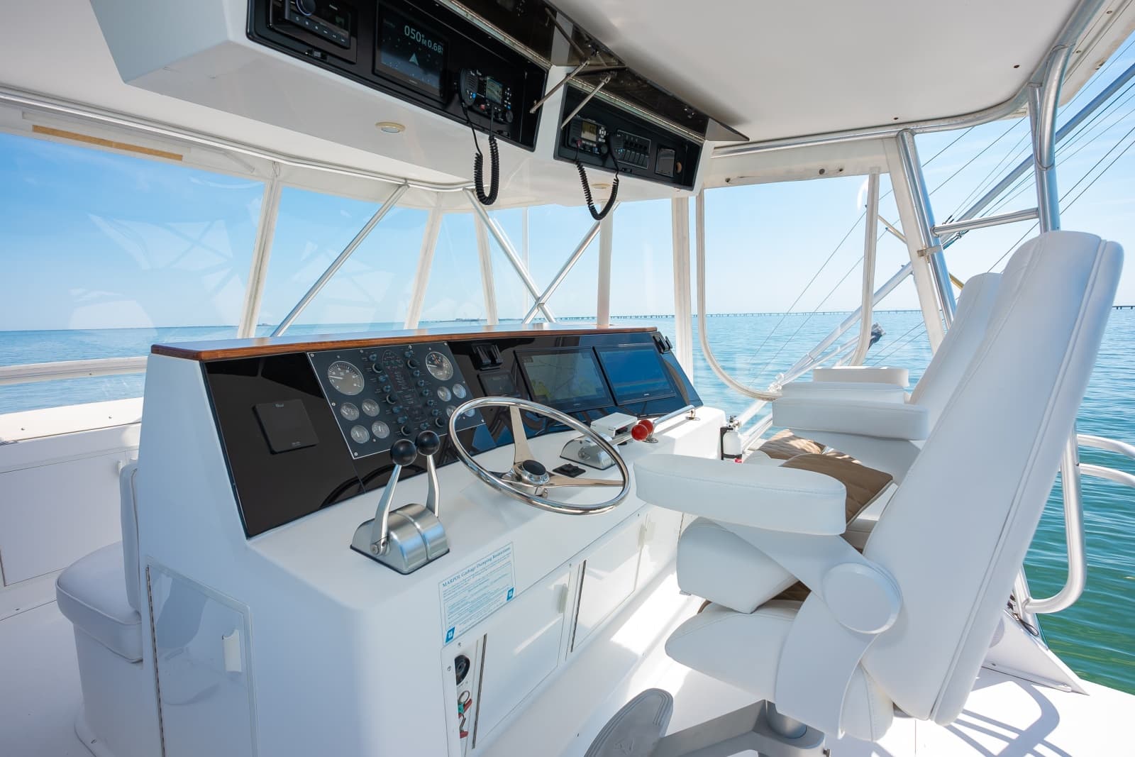 1998 Viking 47 Convertible - Photo 24