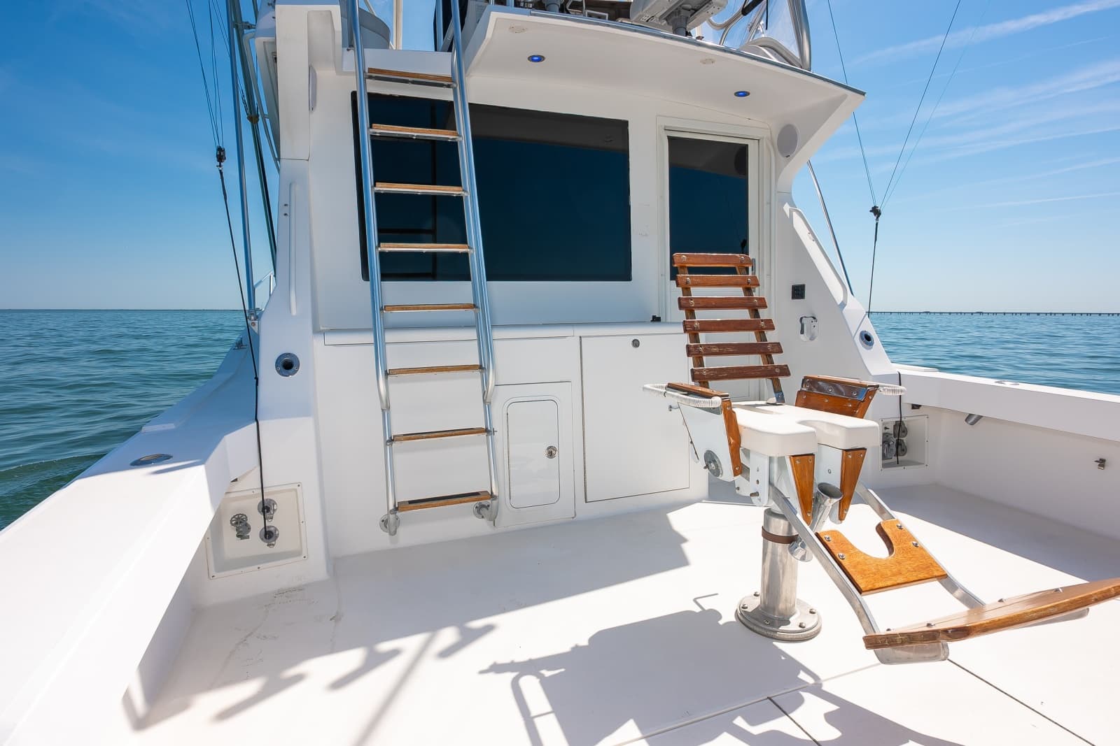 1998 Viking 47 Convertible - Photo 14