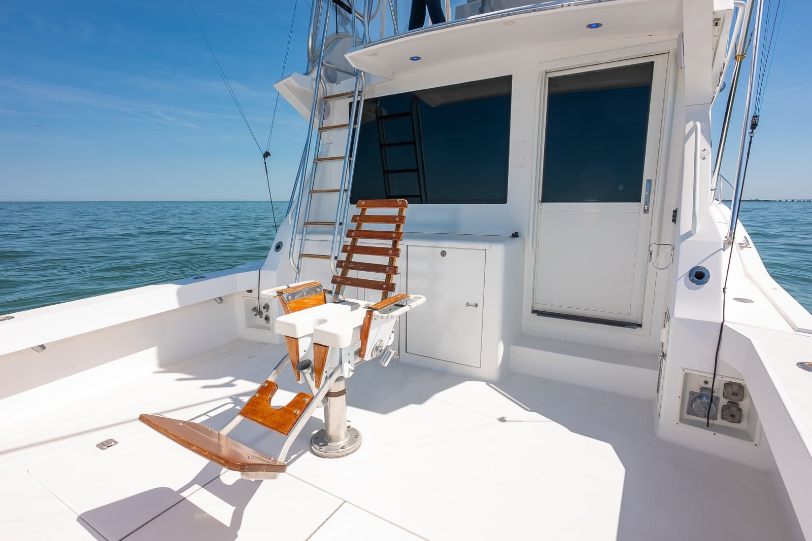1998 Viking 47 Convertible - Photo 13