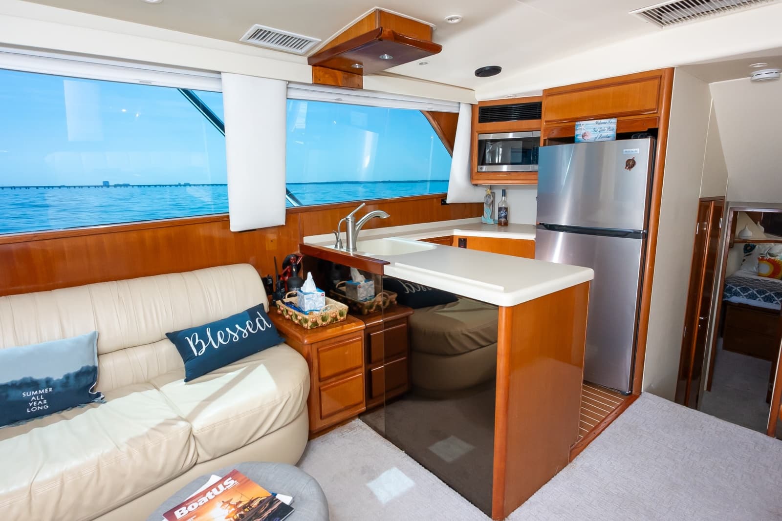1998 Viking 47 Convertible - Photo 34