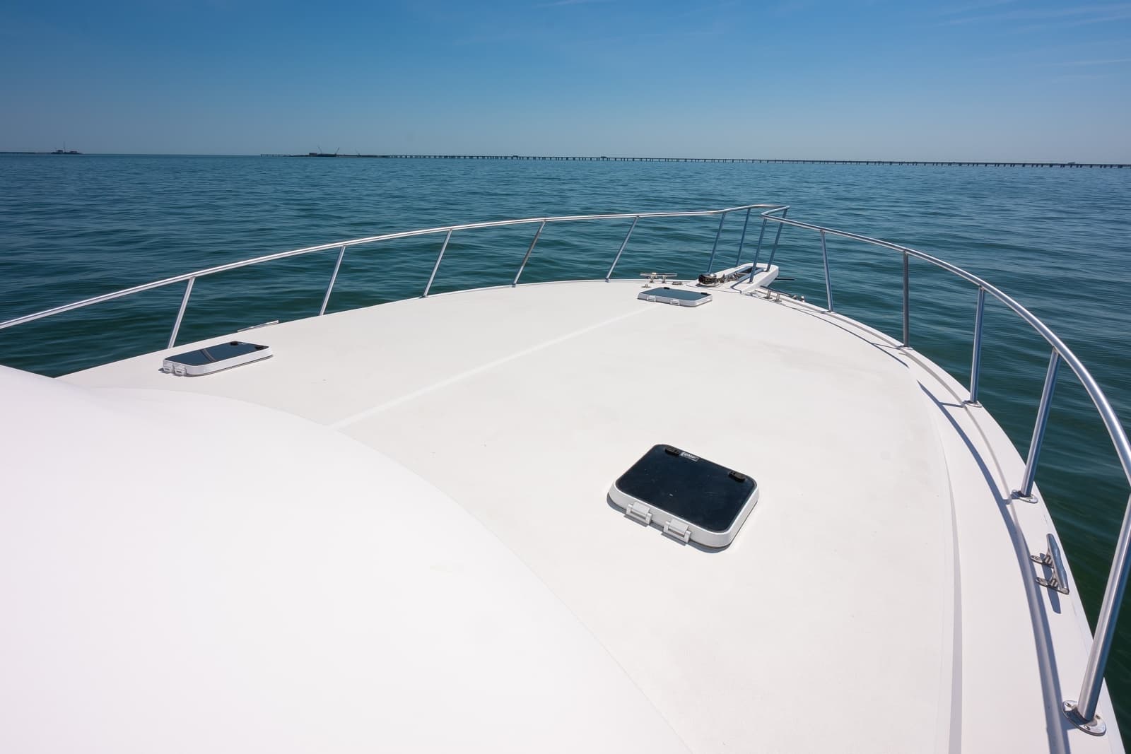 1998 Viking 47 Convertible - Photo 25