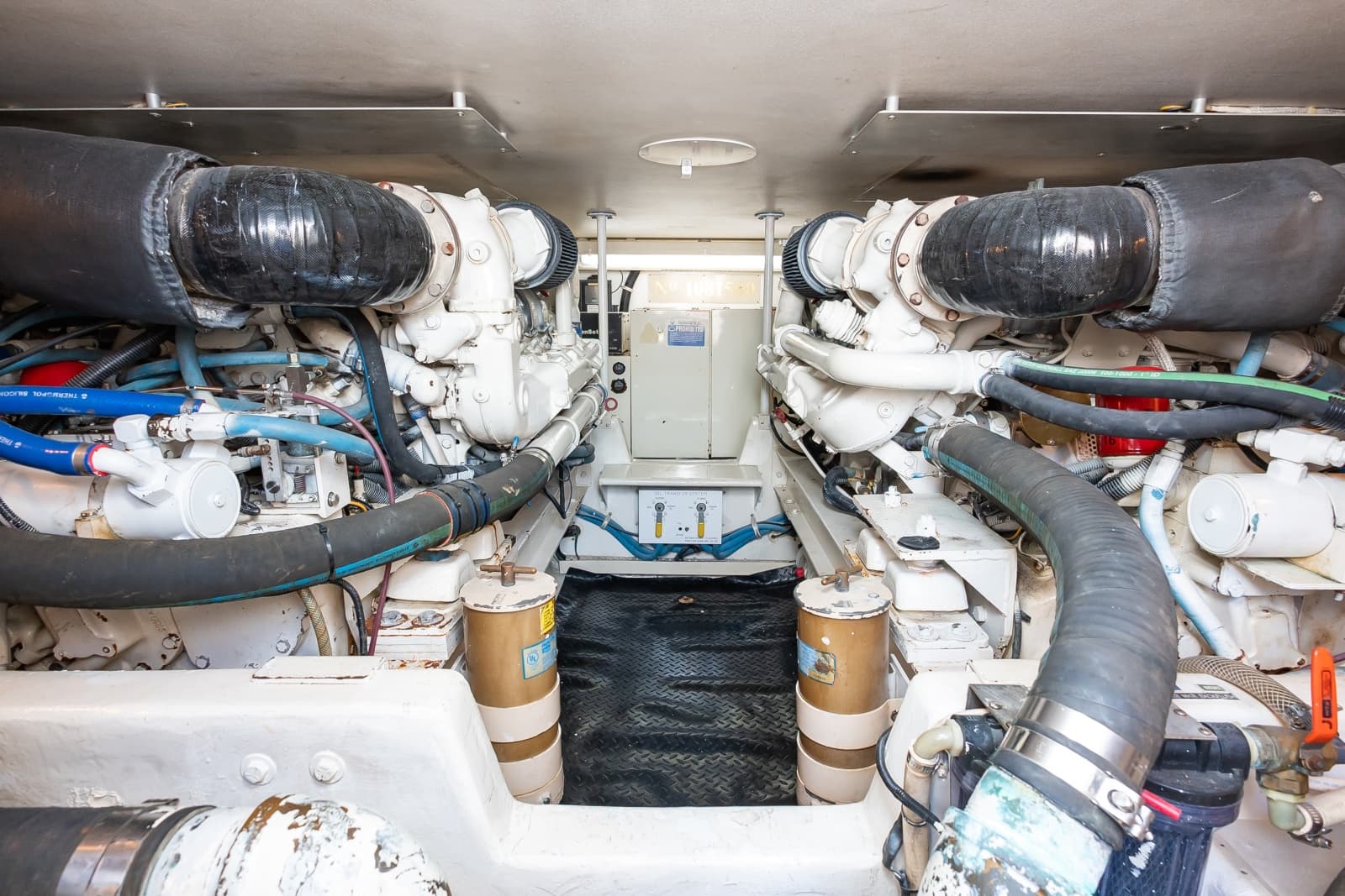 1998 Viking 47 Convertible - Photo 46