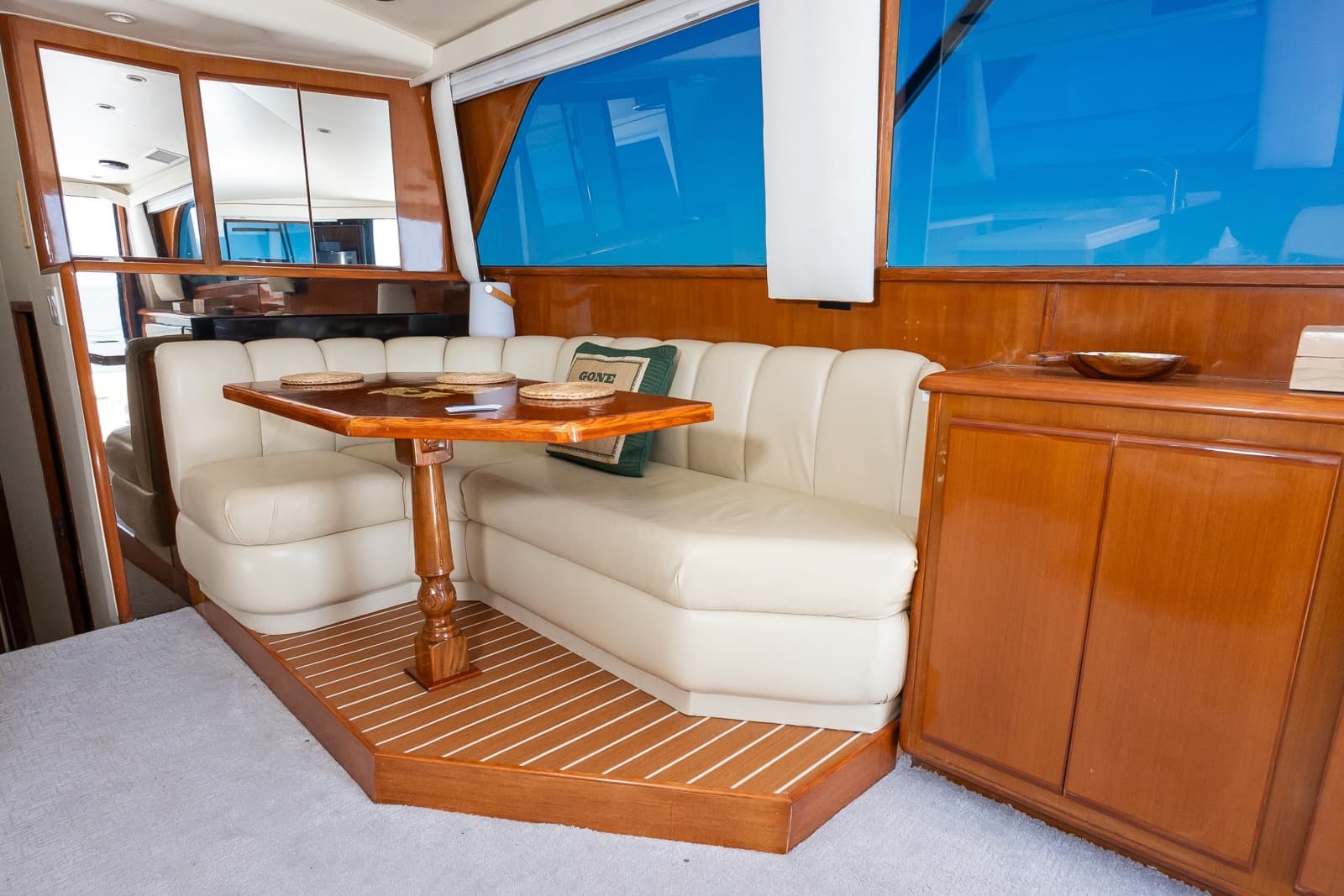 1998 Viking 47 Convertible - Photo 33