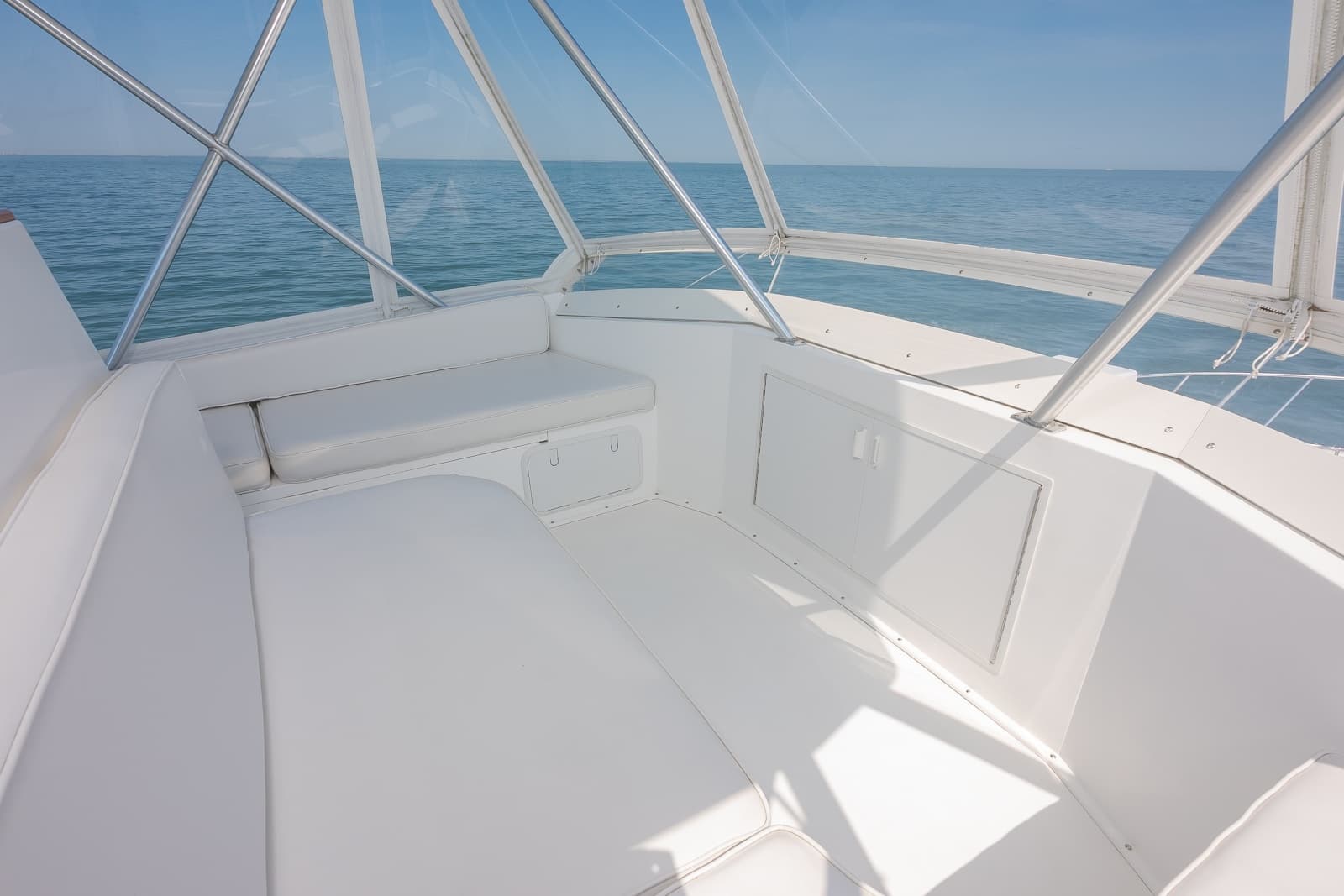 1998 Viking 47 Convertible - Photo 22