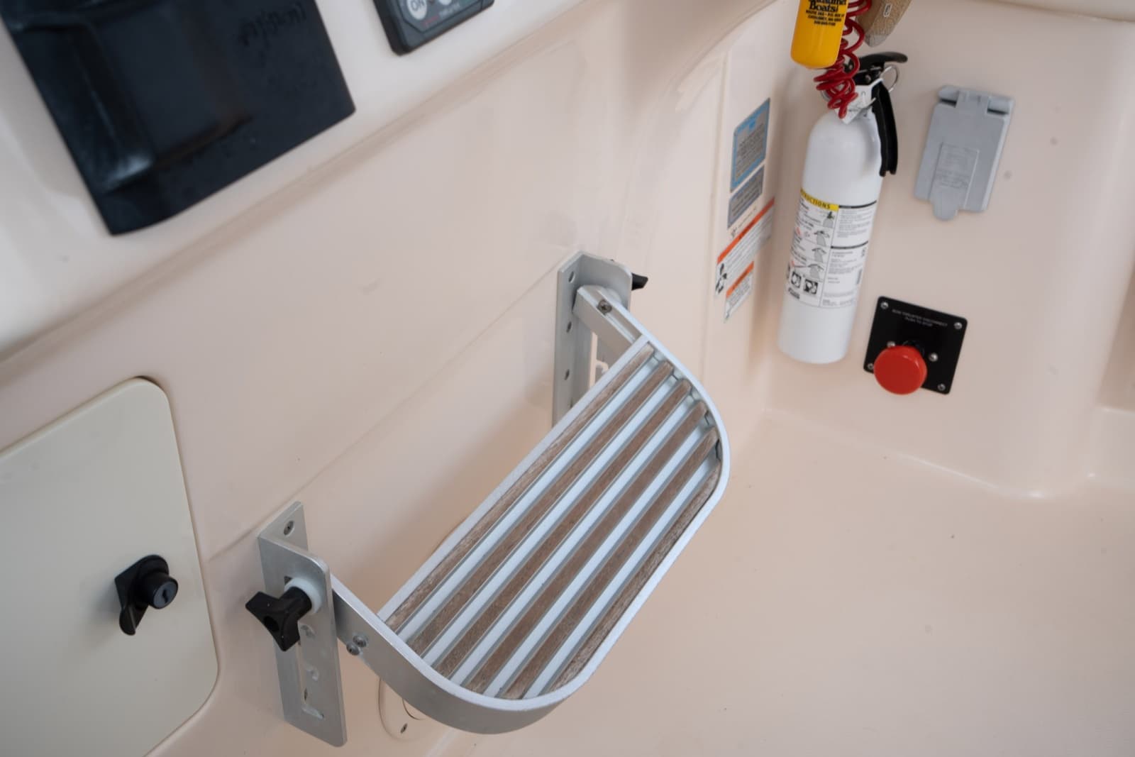 2009 Grady-White Express 330