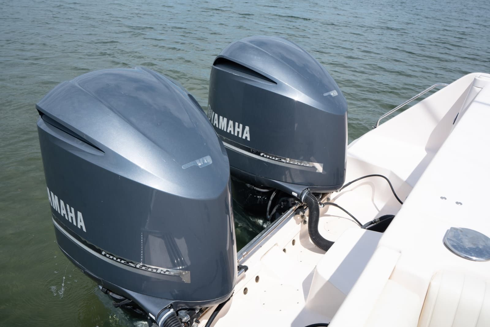 2009 Grady-White Express 330