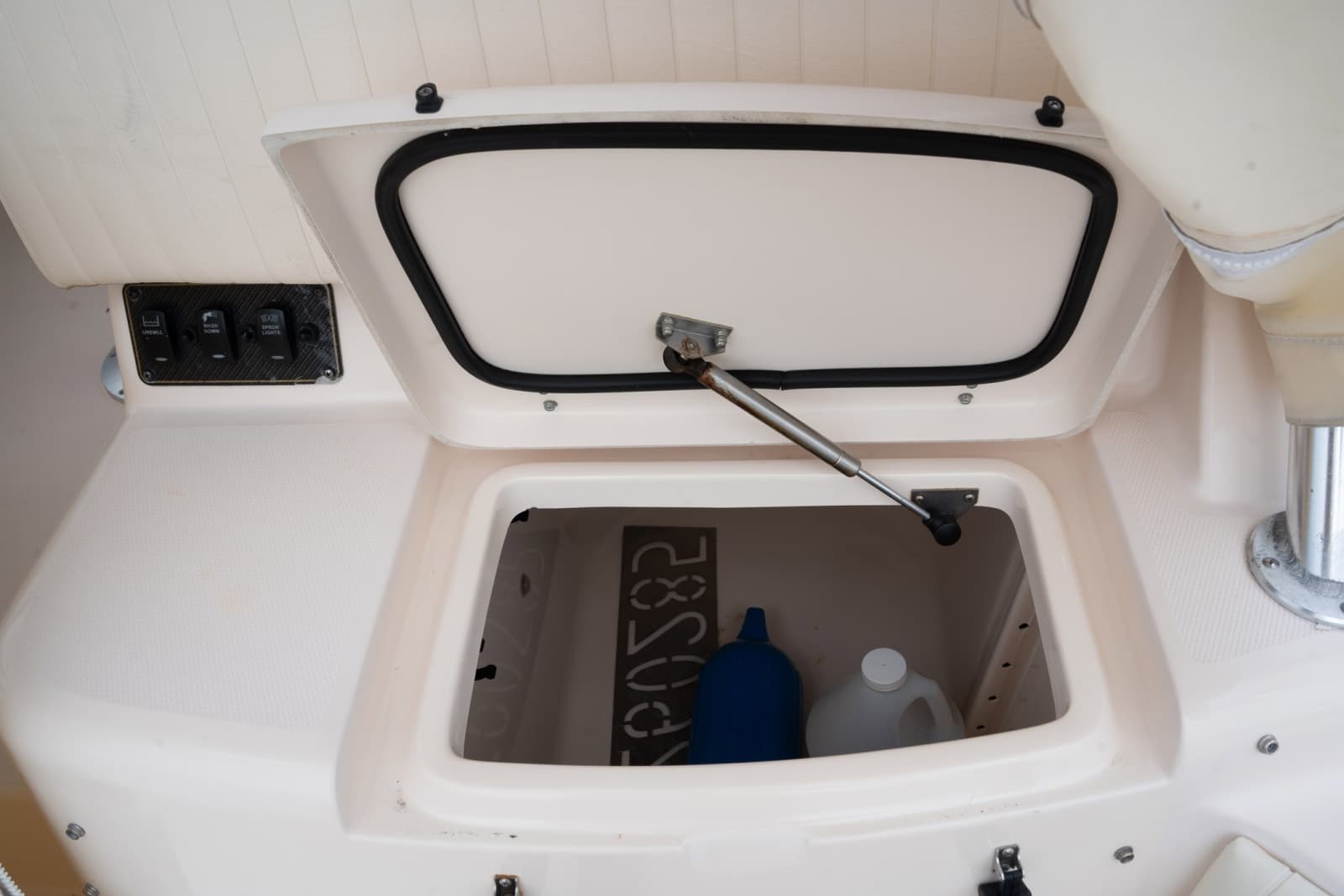 2009 Grady-White Express 330