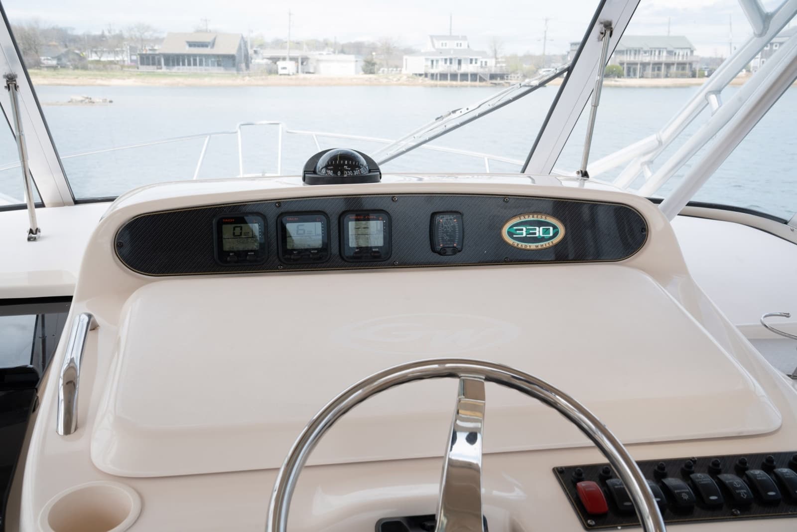 2009 Grady-White Express 330