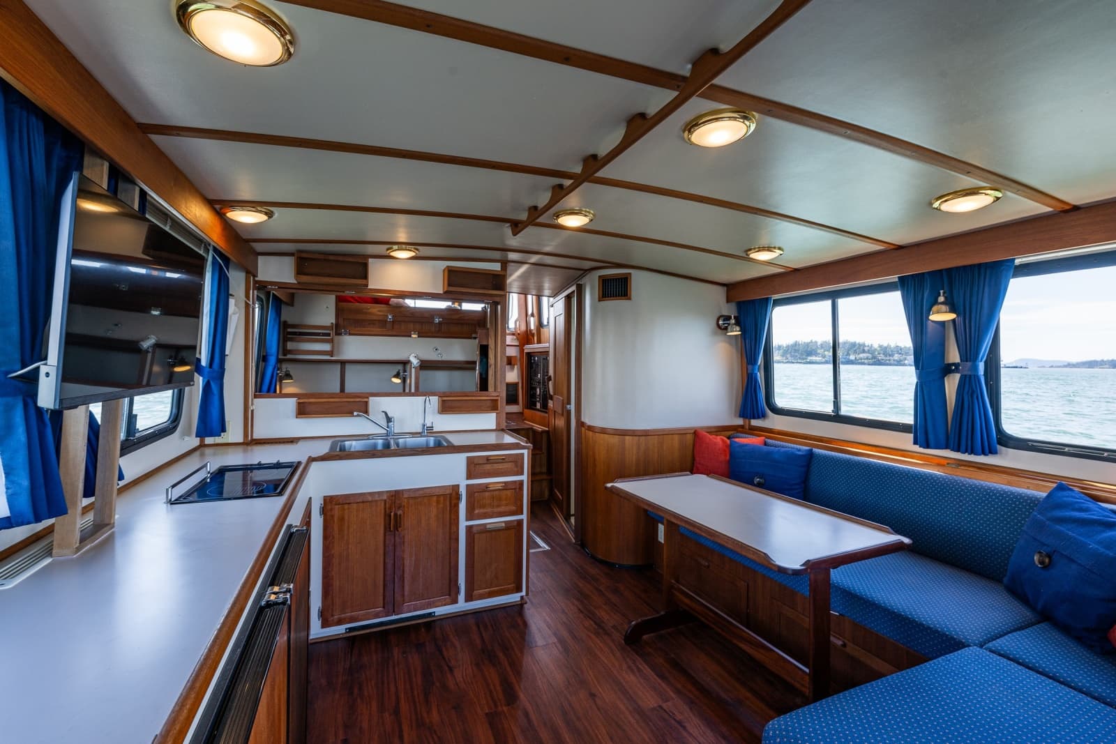 1999 Pacific Trawler 40