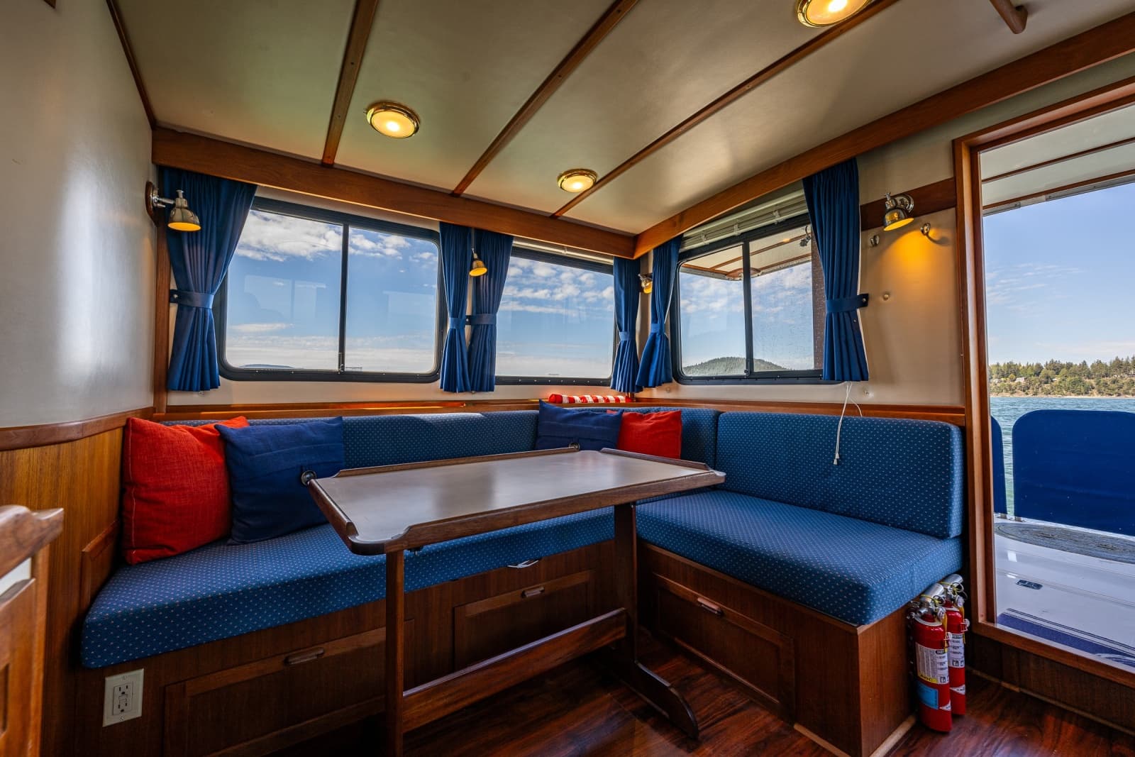 1999 Pacific Trawler 40