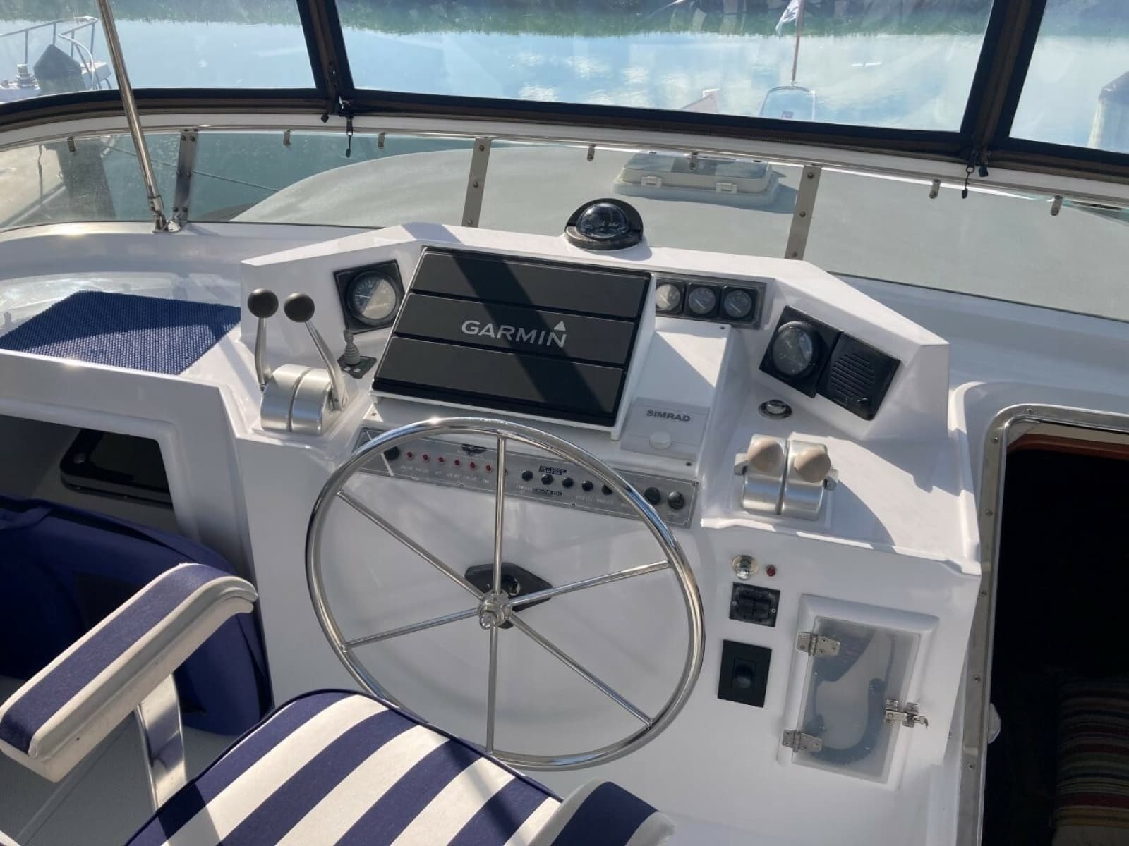 1999 Offshore Yachts 48 Pilothouse - Photo 10