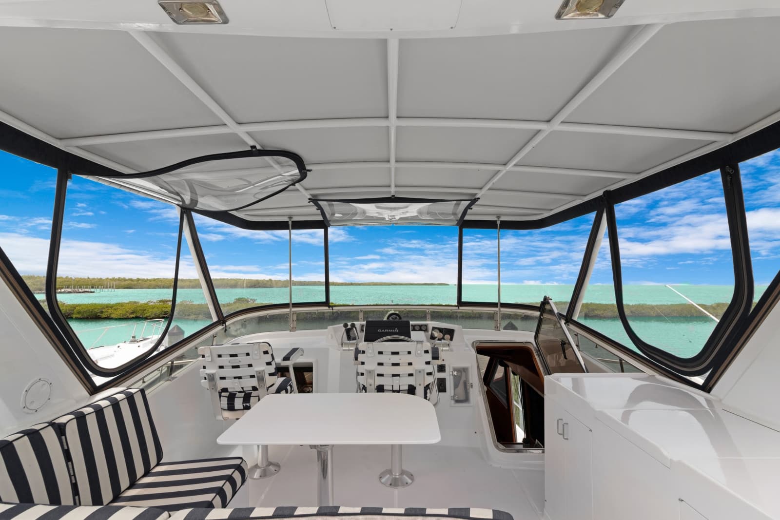 1999 Offshore Yachts 48 Pilothouse - Photo 9