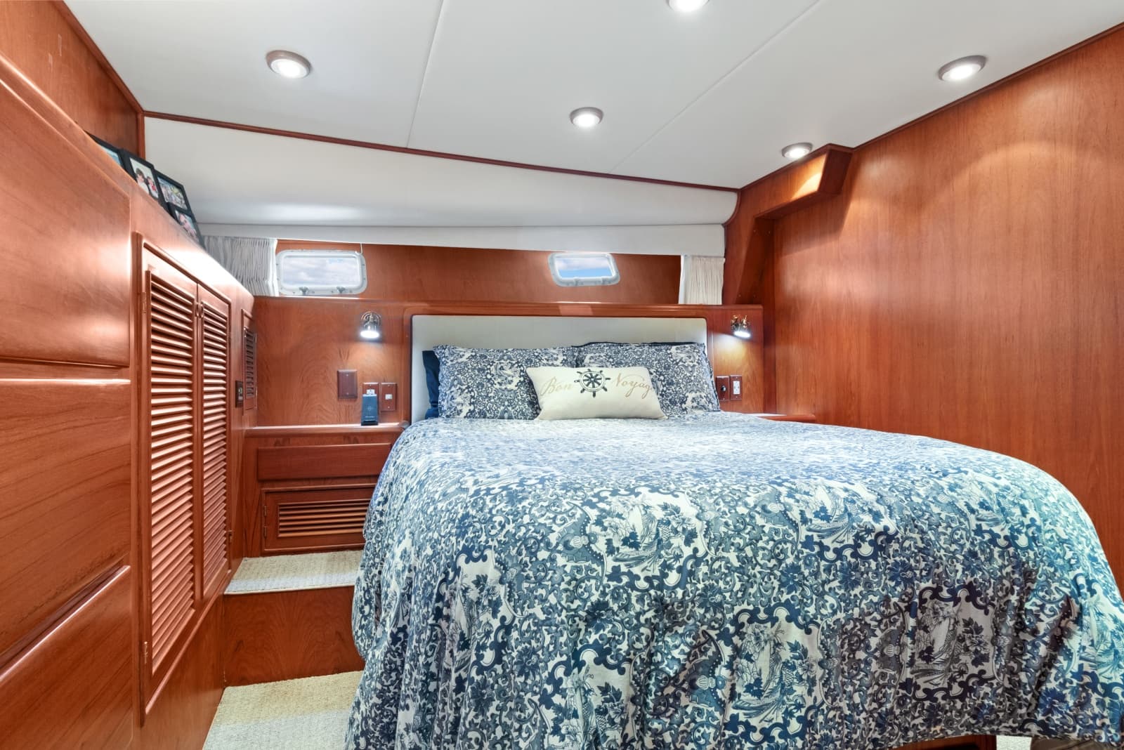 1999 Offshore Yachts 48 Pilothouse - Photo 23