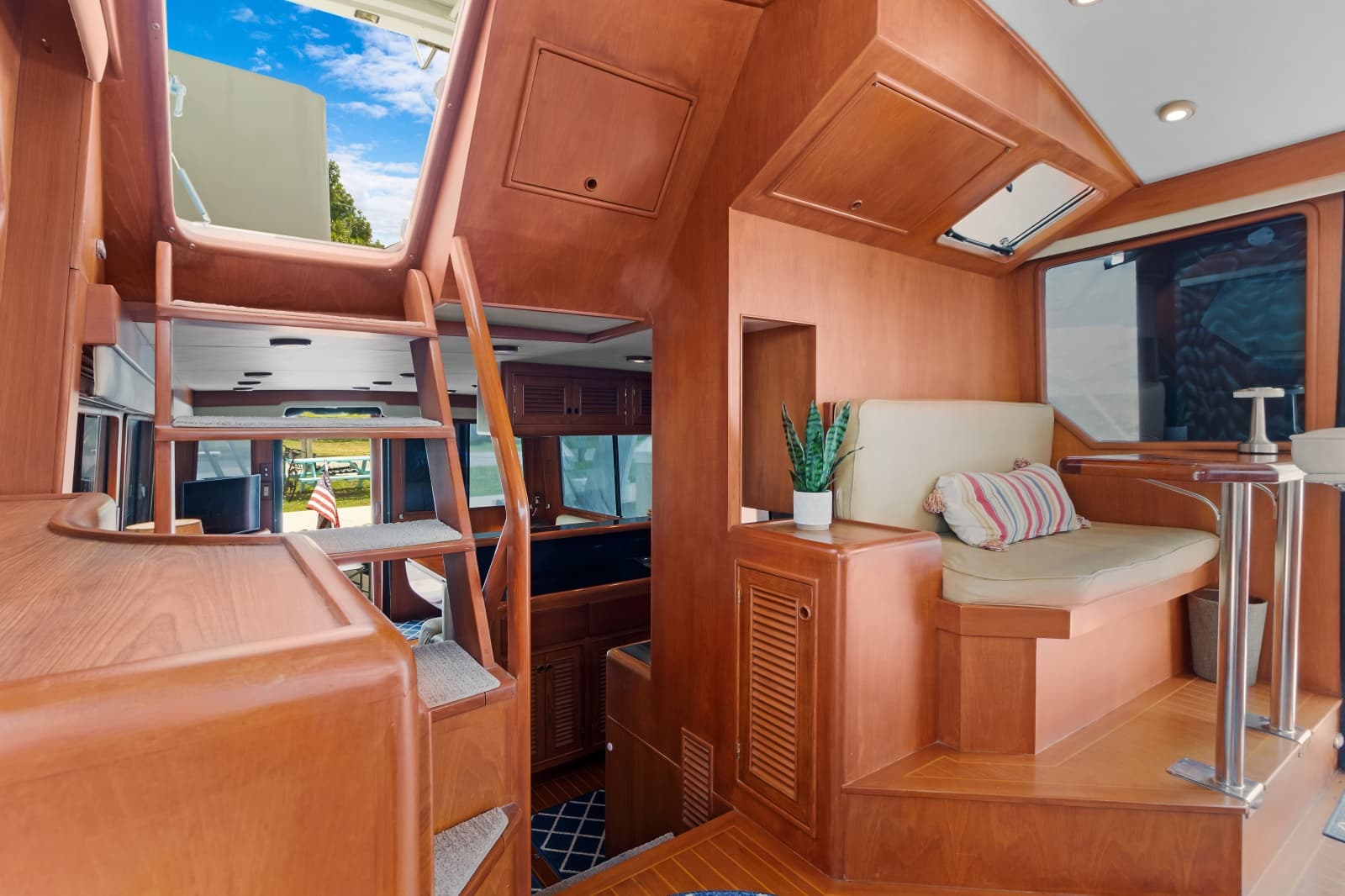 1999 Offshore Yachts 48 Pilothouse - Photo 7