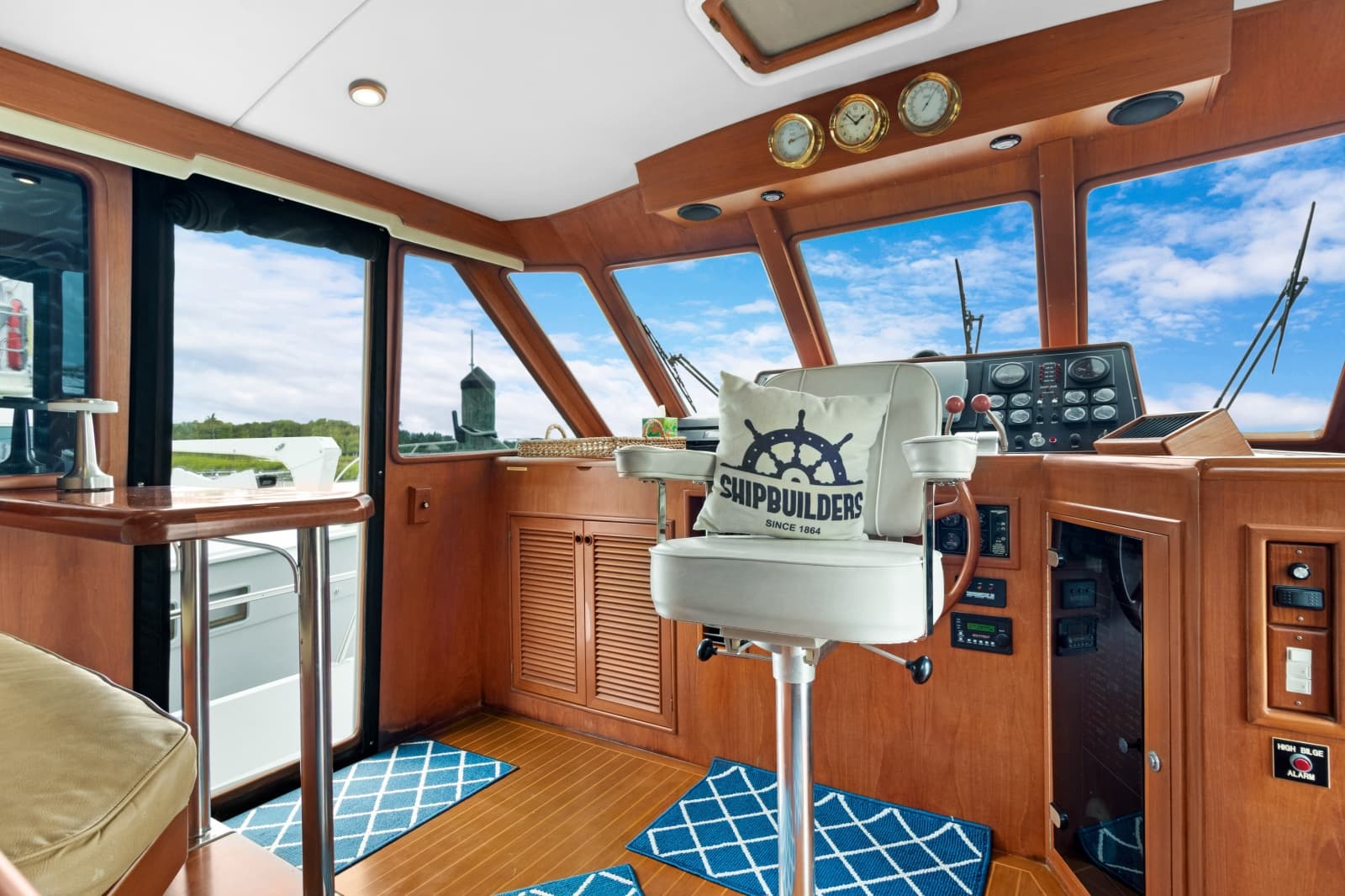 1999 Offshore Yachts 48 Pilothouse - Photo 13