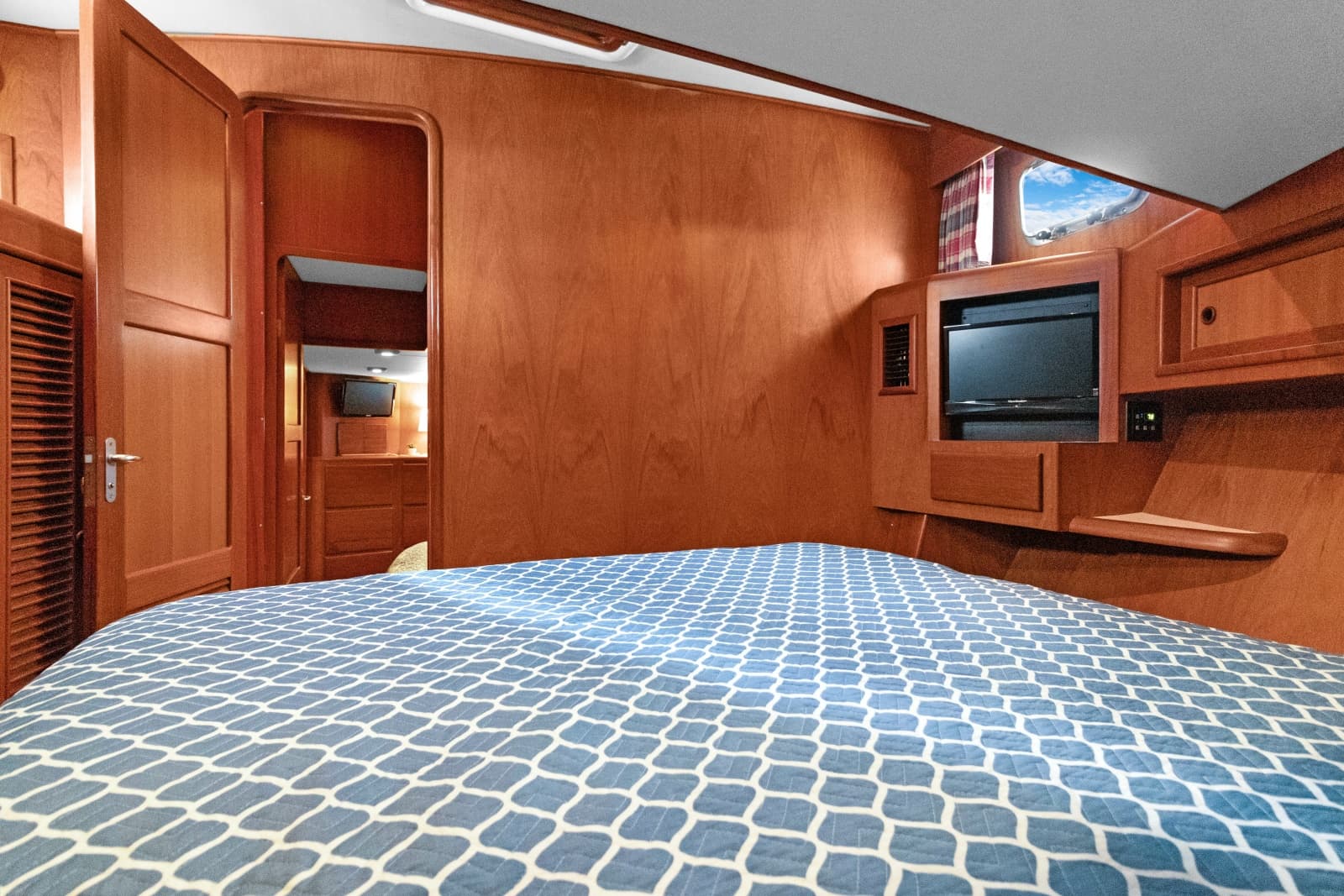 1999 Offshore Yachts 48 Pilothouse - Photo 31