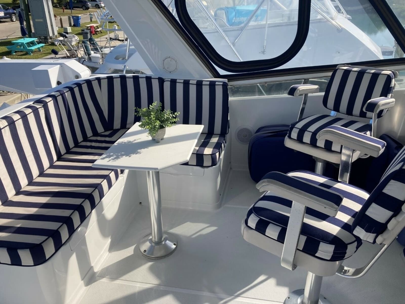 1999 Offshore Yachts 48 Pilothouse - Photo 11