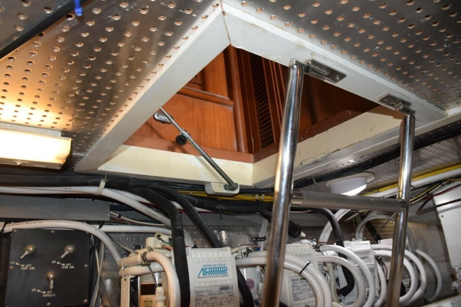 1999 Offshore Yachts 48 Pilothouse - Photo 37