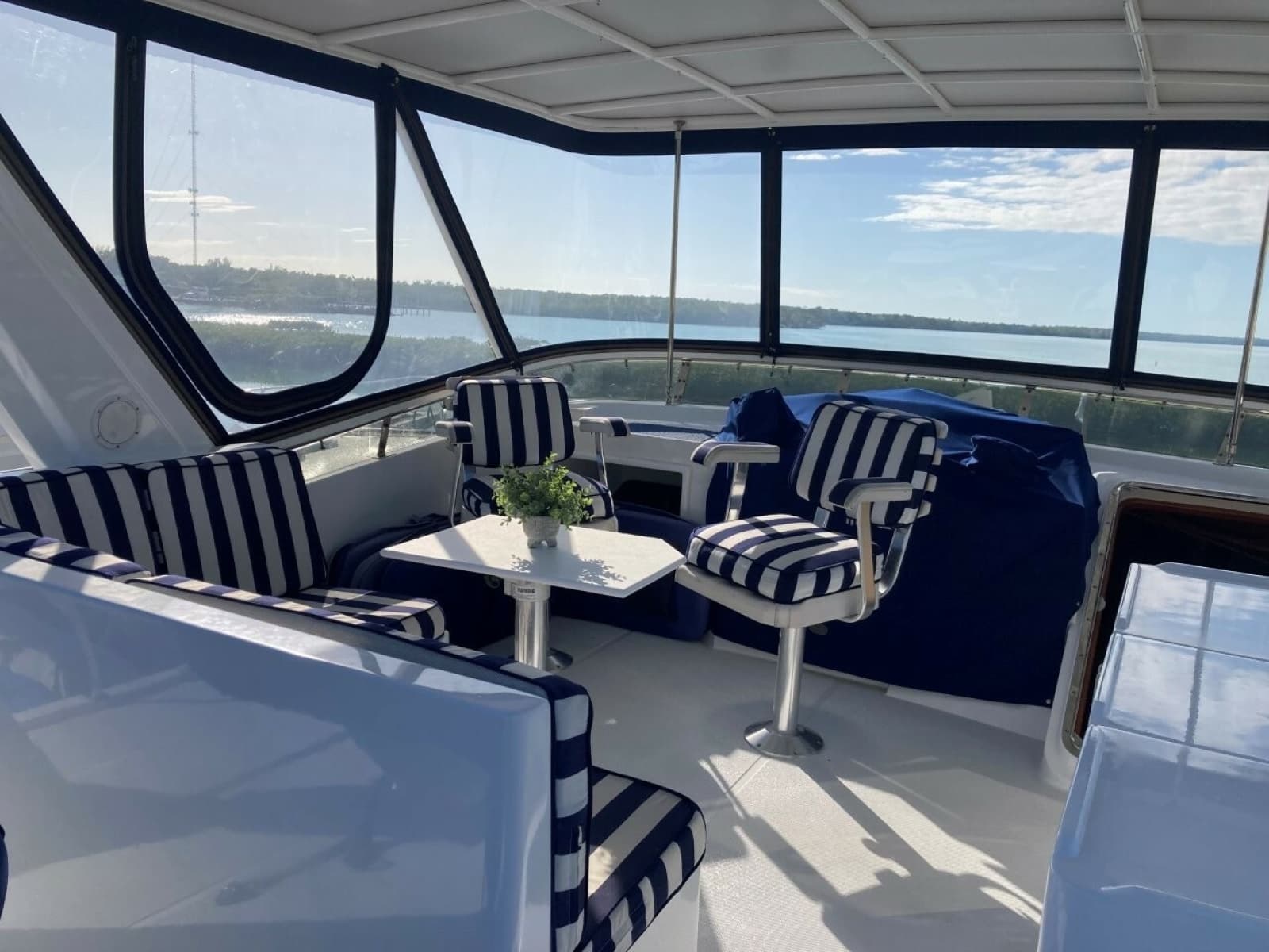 1999 Offshore Yachts 48 Pilothouse - Photo 12