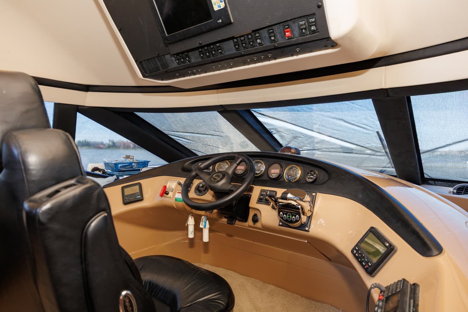 1999 Carver 530 Voyager - Photo 2