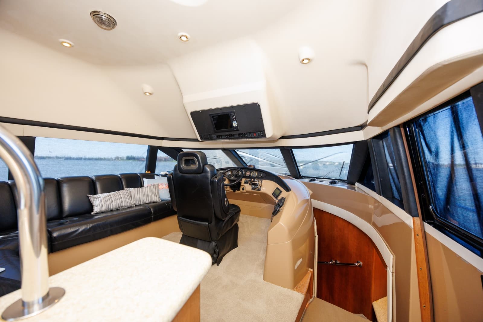 1999 Carver 530 Voyager - Photo 10