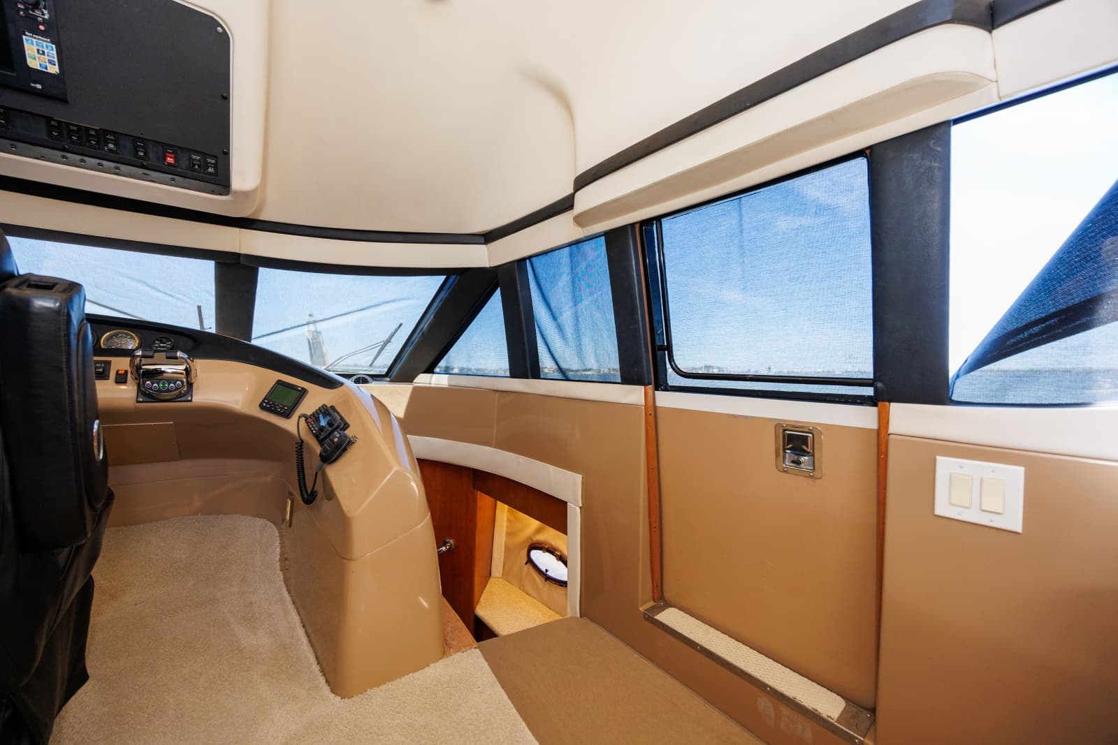 1999 Carver 530 Voyager - Photo 12