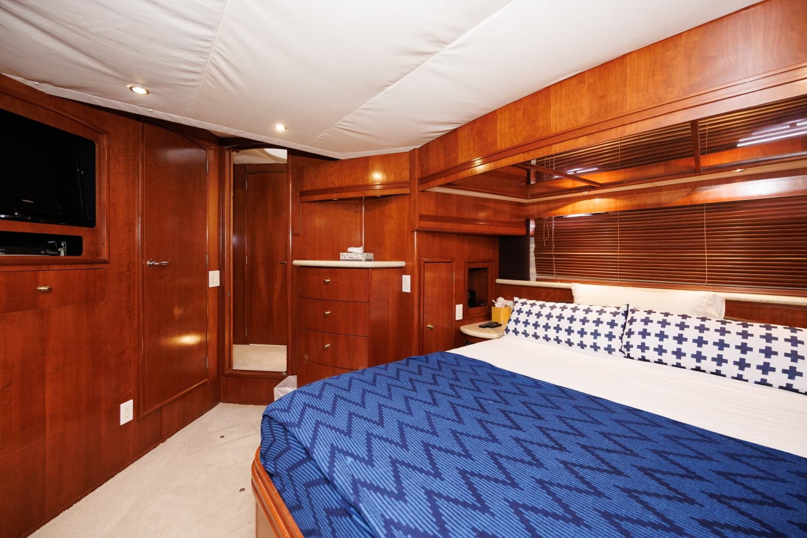 1999 Carver 530 Voyager - Photo 16