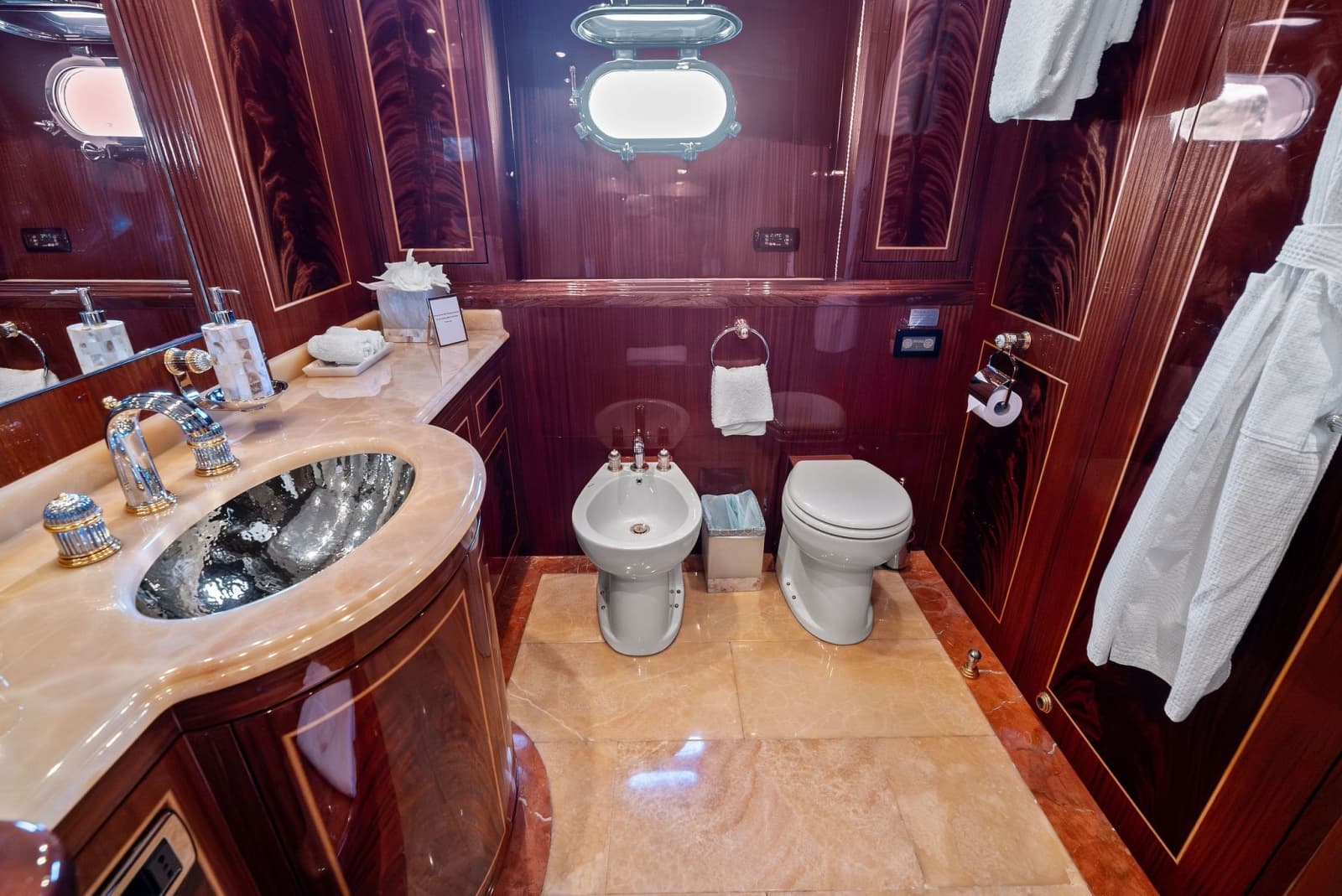 2005 Mangusta 130 - Photo 57