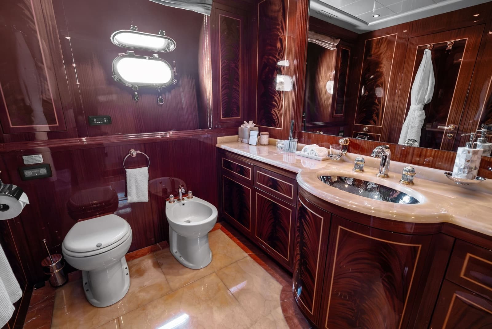 2005 Mangusta 130 - Photo 67