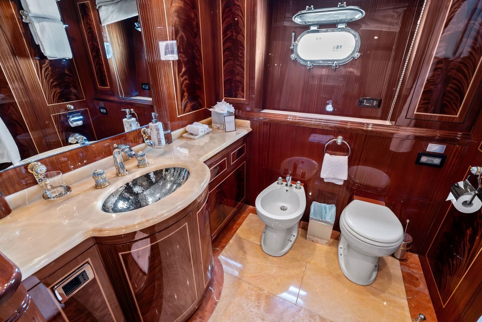 2005 Mangusta 130 - Photo 58