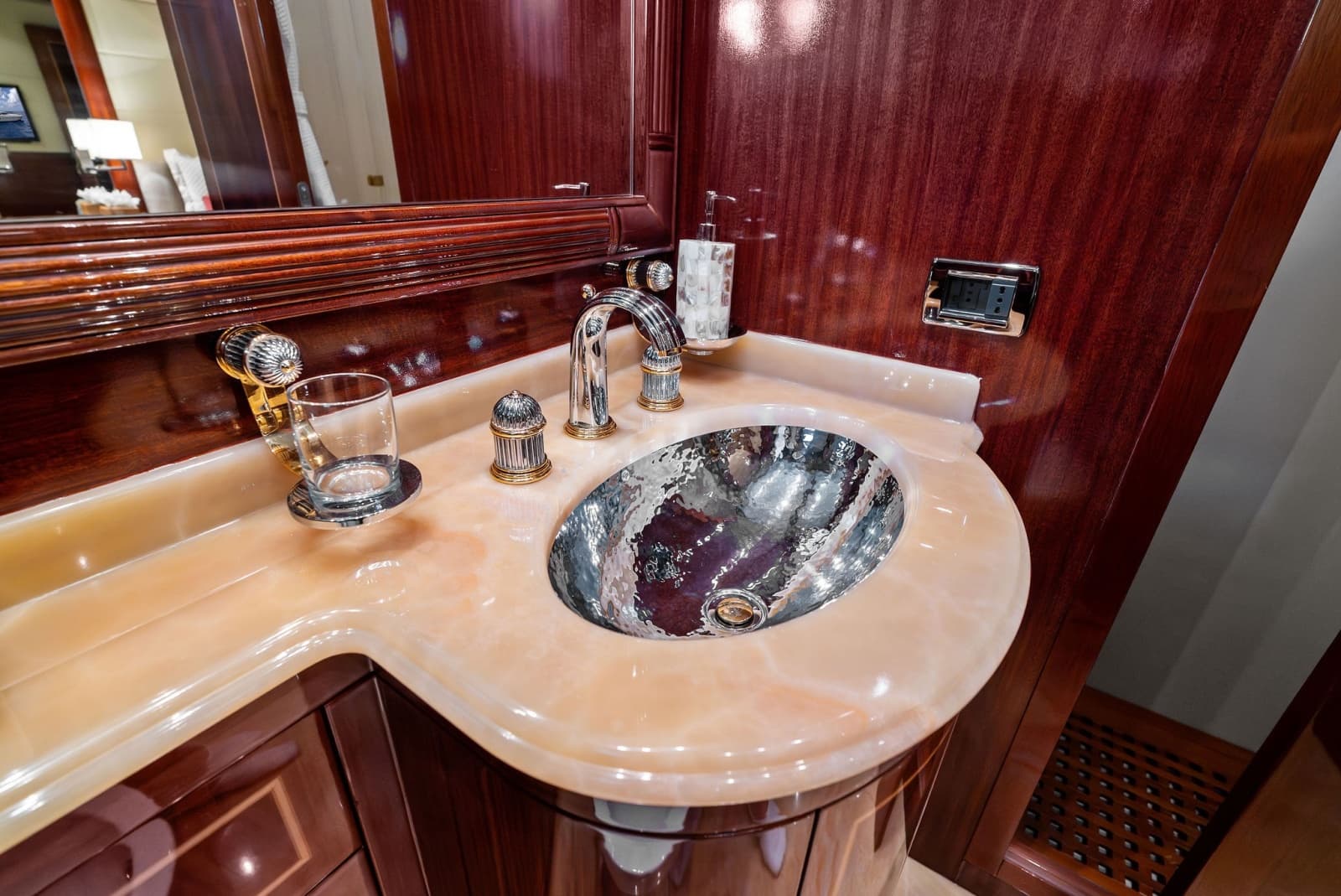 2005 Mangusta 130 - Photo 91