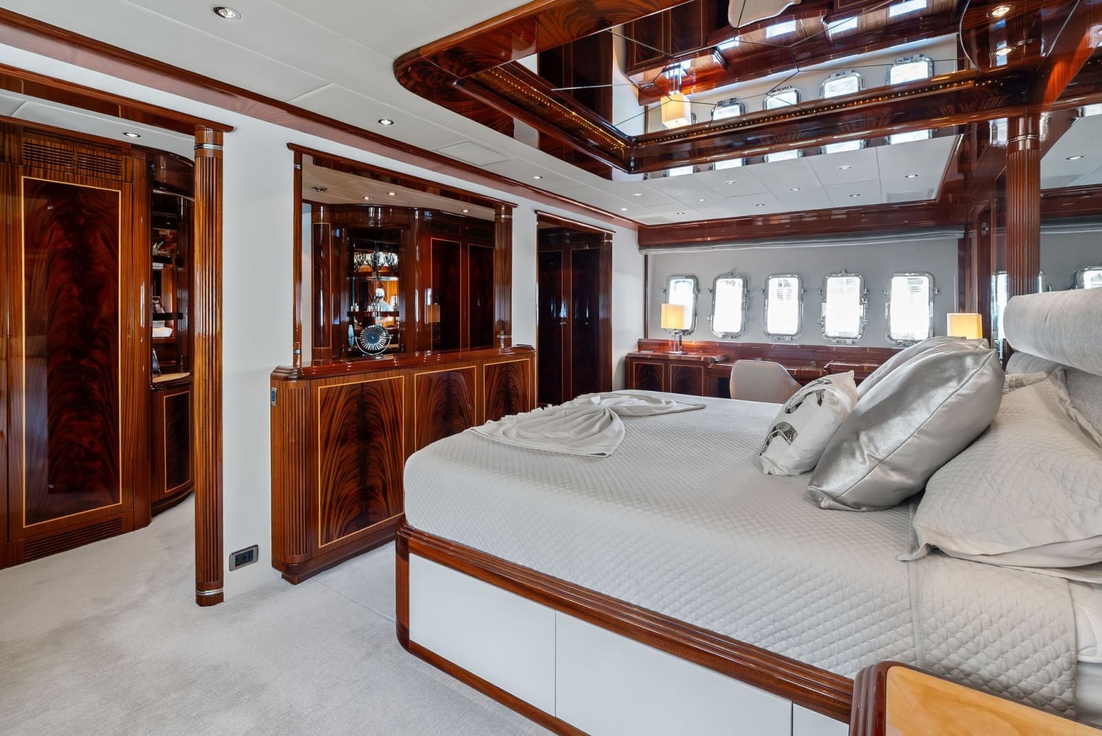 2005 Mangusta 130 - Photo 52